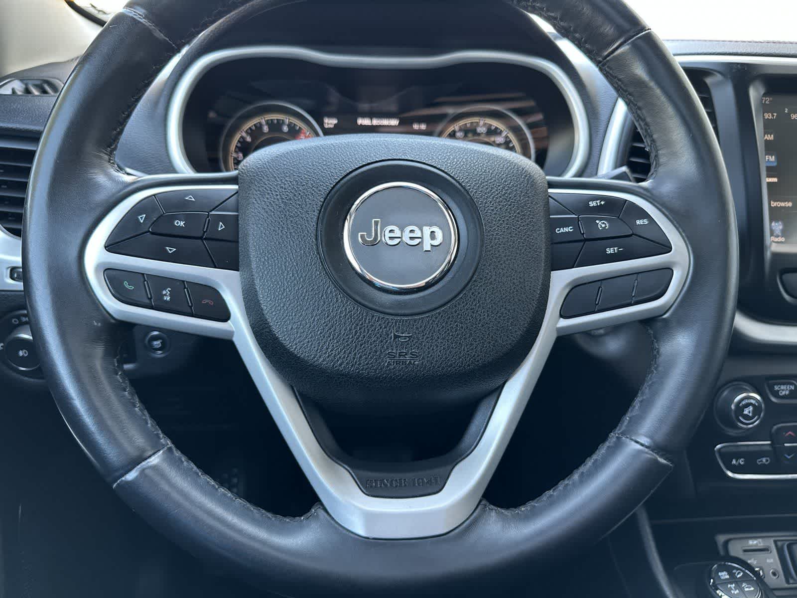 Thumbnail: 2017 Jeep Cherokee - 25