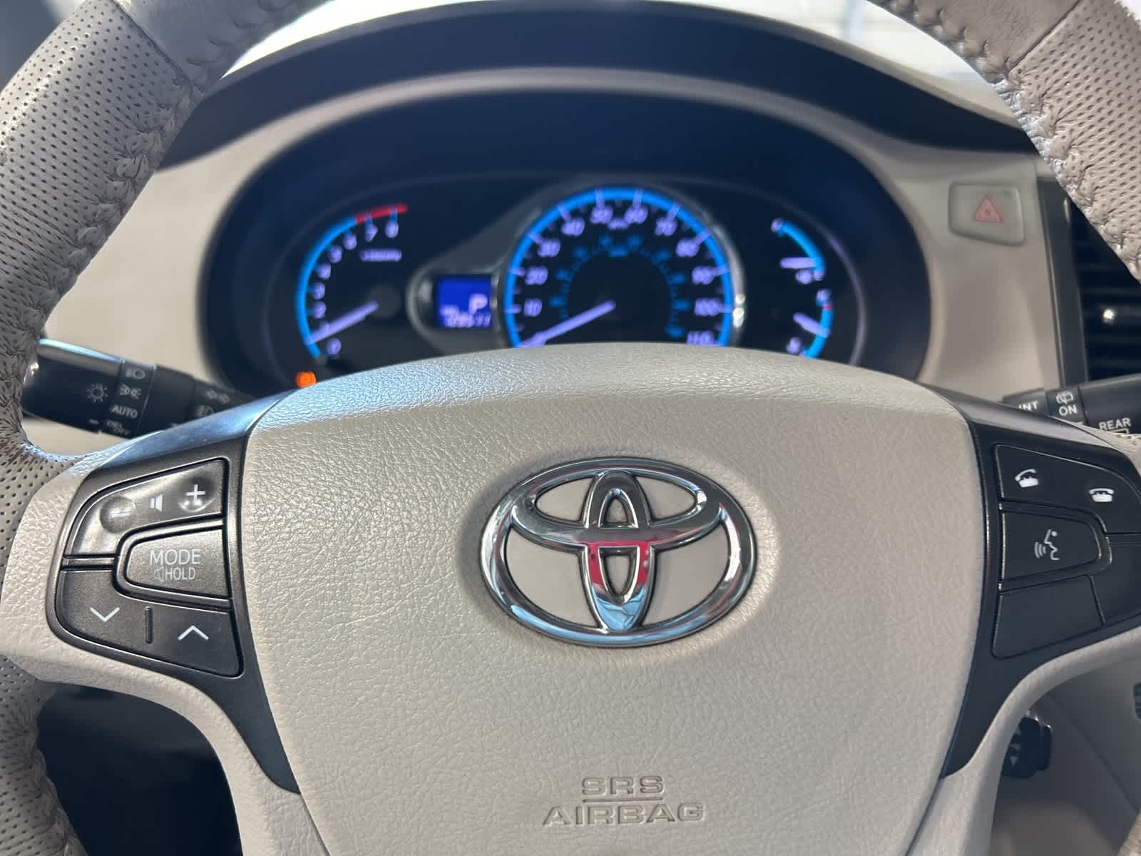 Thumbnail: 2014 Toyota Sienna - 24