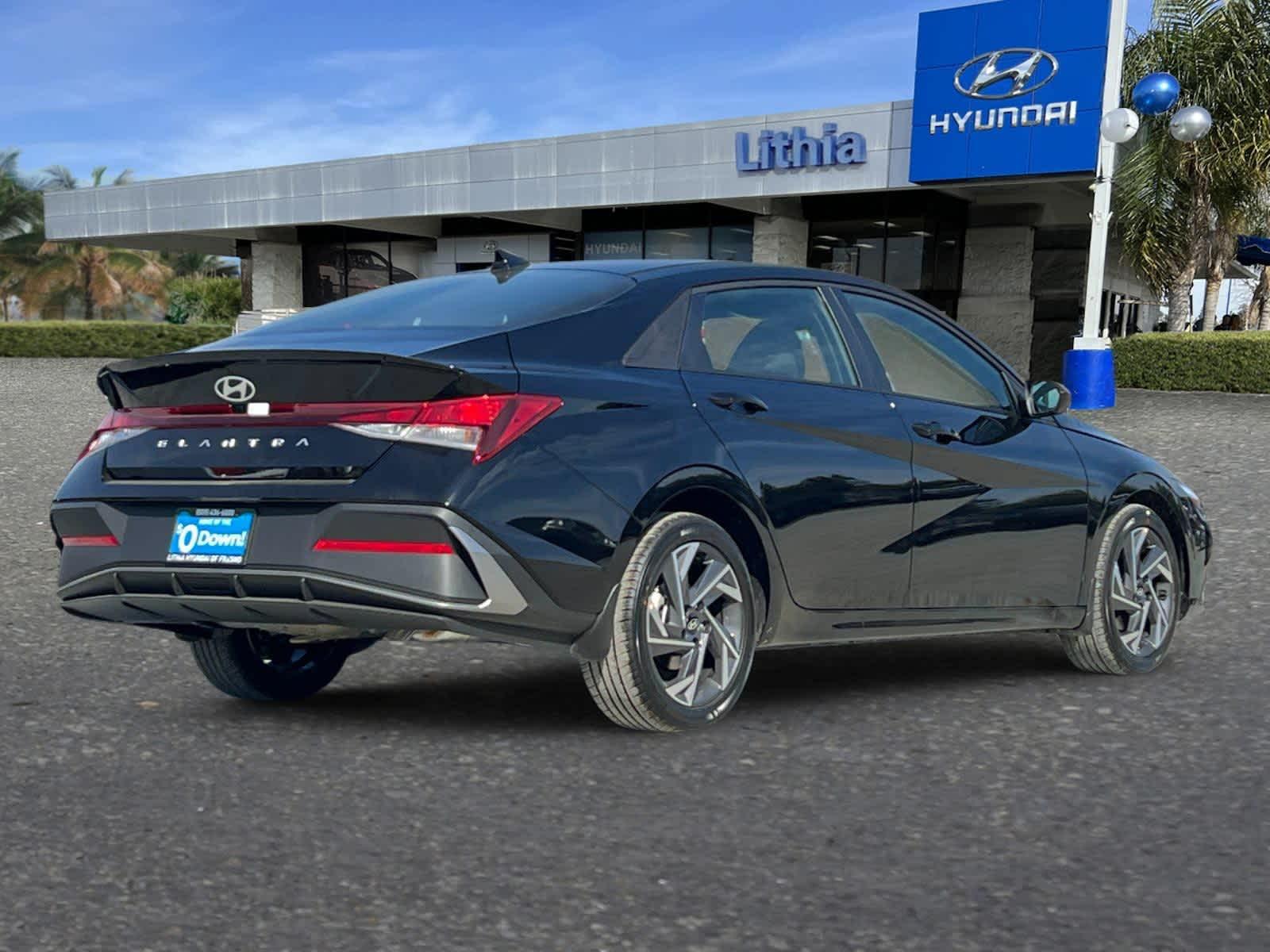 2025 Hyundai Elantra SEL Sport photo 2