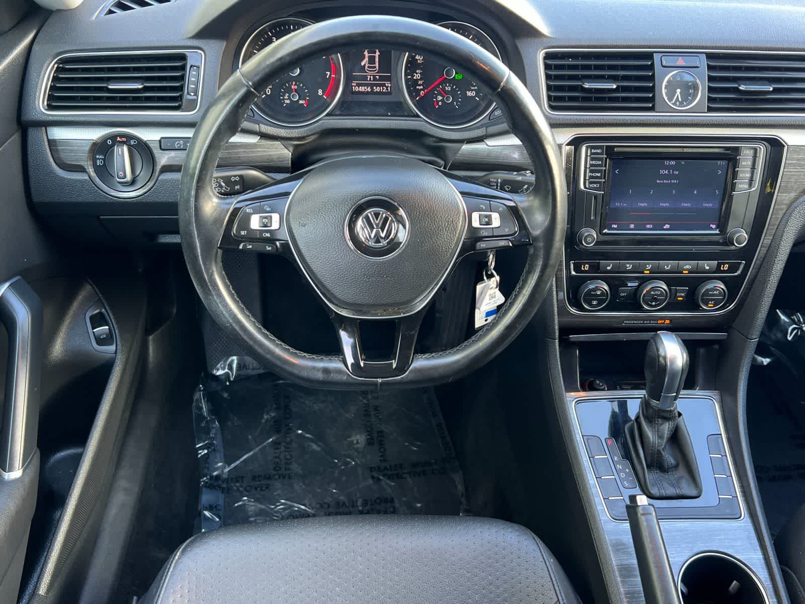 Thumbnail: 2016 Volkswagen Passat - 15