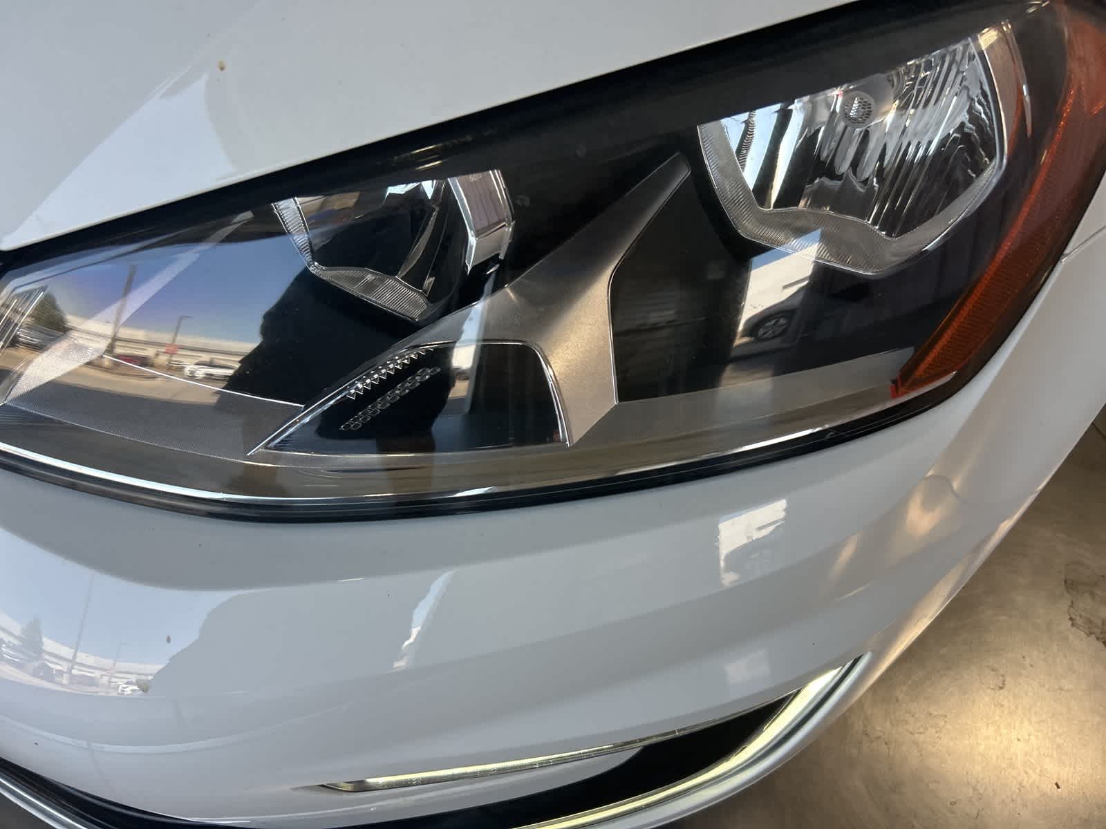 Used 2016 Volkswagen e-Golf e-Golf SE with VIN WVWKP7AU7GW915644 for sale in Fresno, CA
