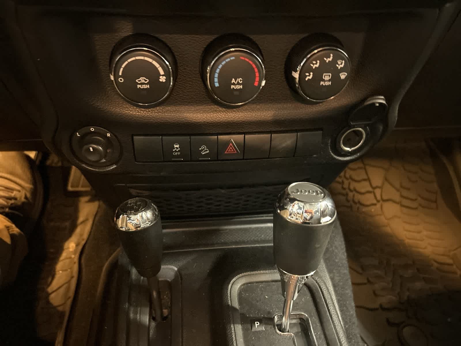 Thumbnail: 2016 Jeep Wrangler - 28