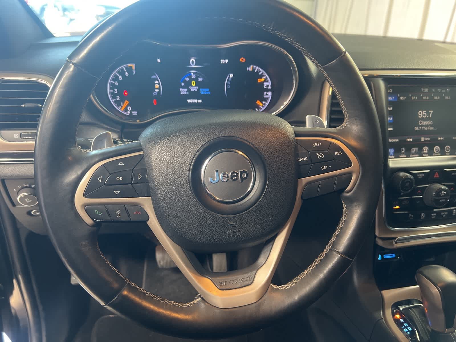 Thumbnail: 2017 Jeep Grand Cherokee - 25
