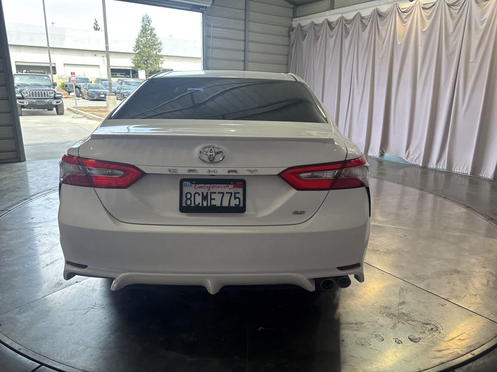 2018 Toyota Camry SE photo 5