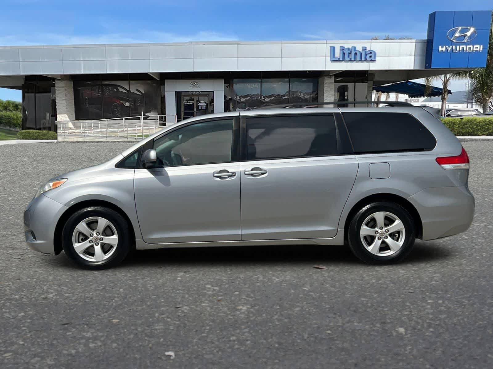 Thumbnail: 2012 Toyota Sienna - 6