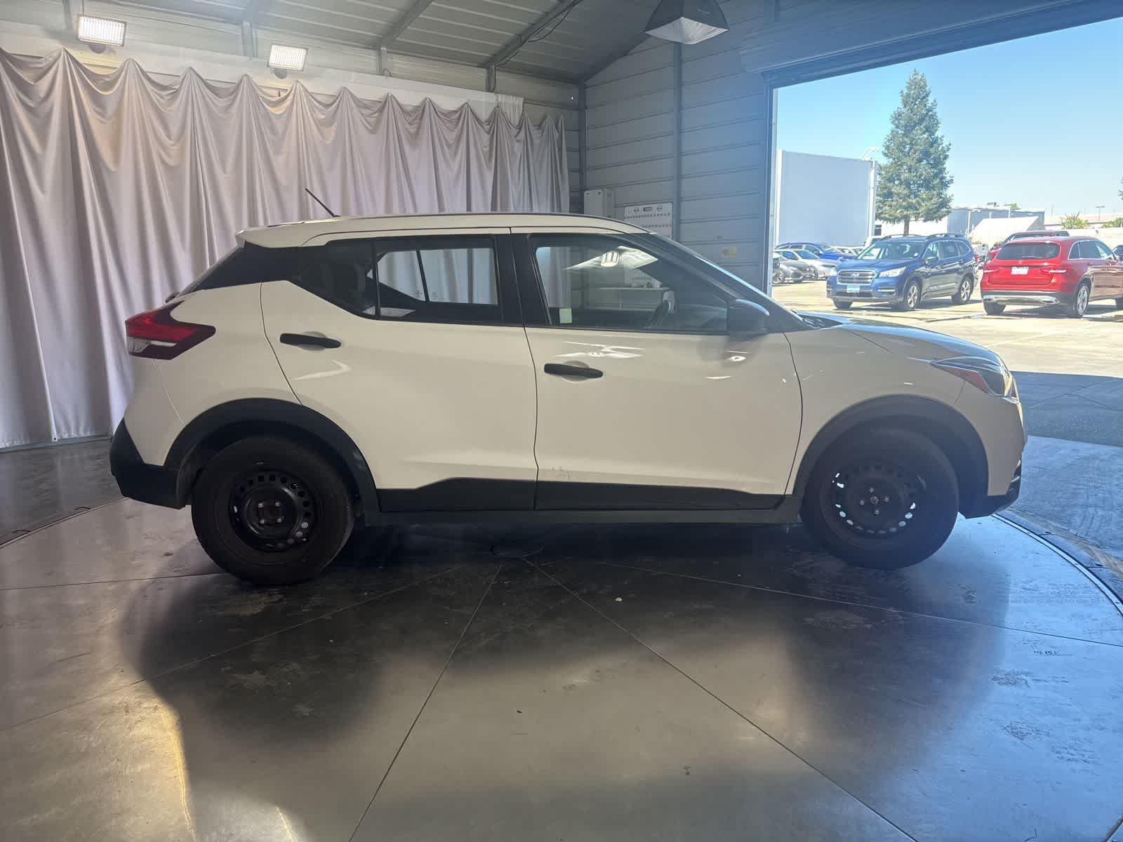 Thumbnail: 2020 Nissan Kicks - 4