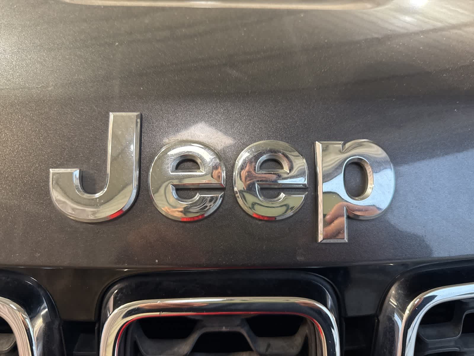 Thumbnail: 2018 Jeep Grand Cherokee - 12