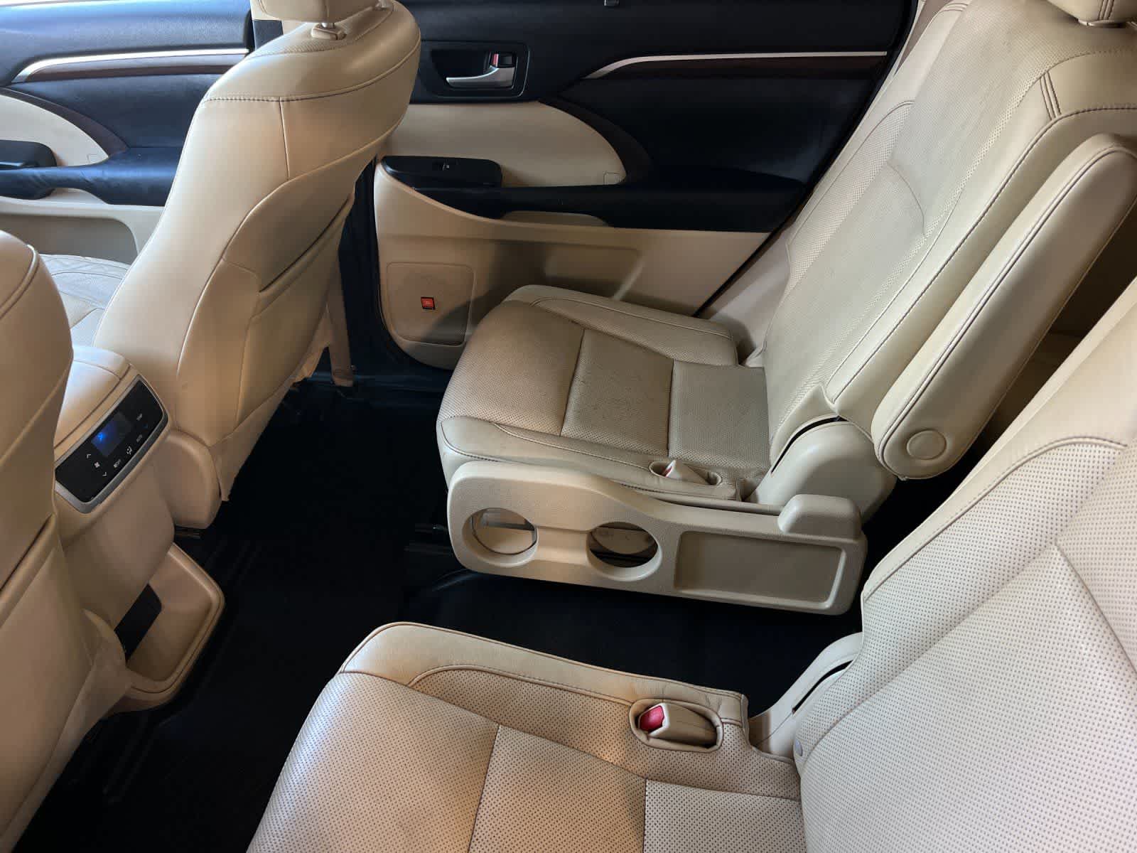 Thumbnail: 2015 Toyota Highlander - 4
