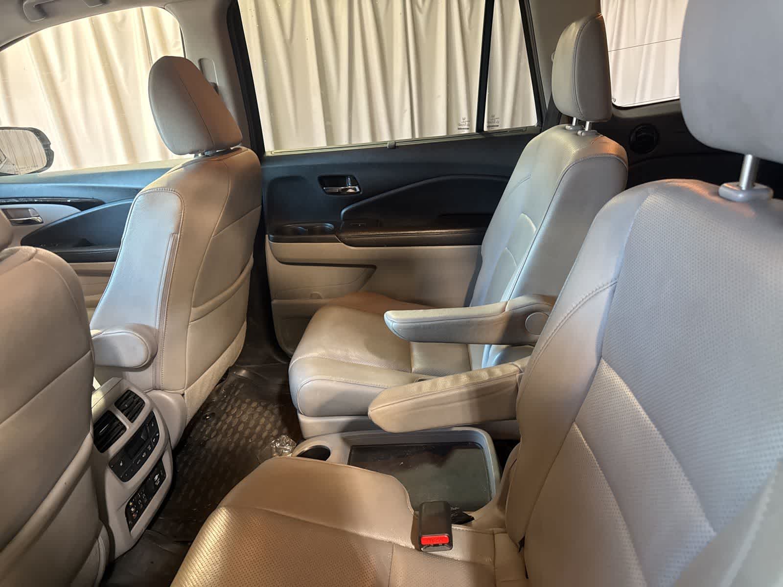 Thumbnail: 2017 Honda Pilot - 17