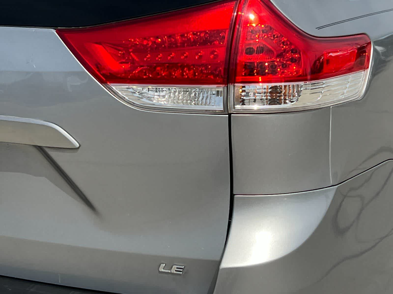 Thumbnail: 2012 Toyota Sienna - 27