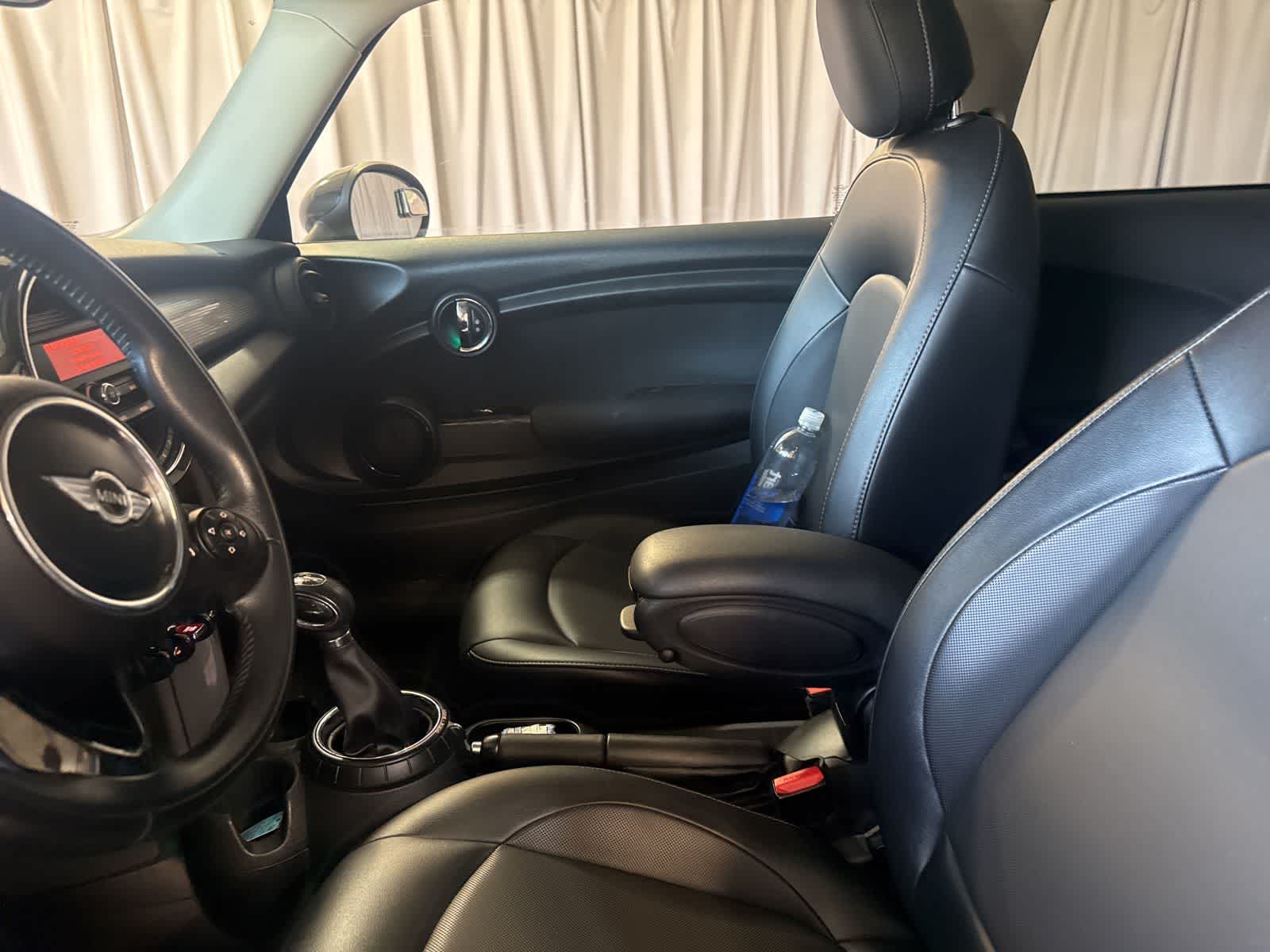 Thumbnail: 2016 MINI Cooper Hardtop - 17