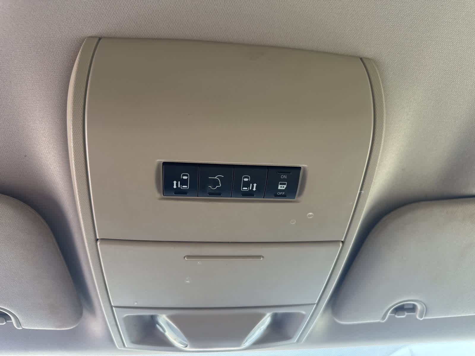 Thumbnail: 2016 Dodge Grand Caravan - 26