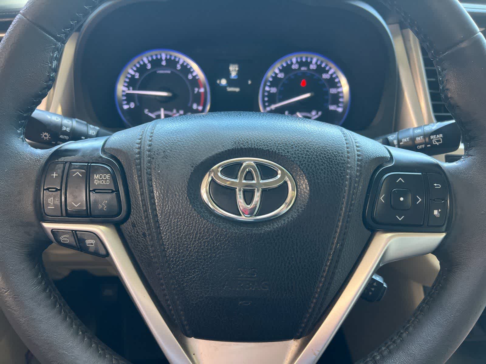 Thumbnail: 2015 Toyota Highlander - 24