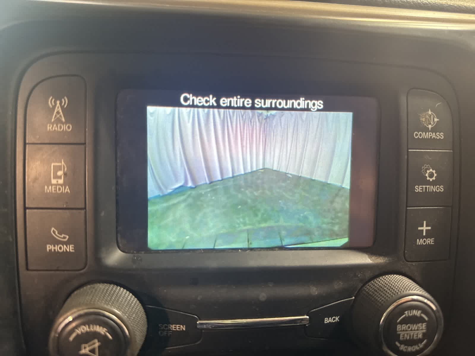 Thumbnail: 2018 Jeep Cherokee - 24