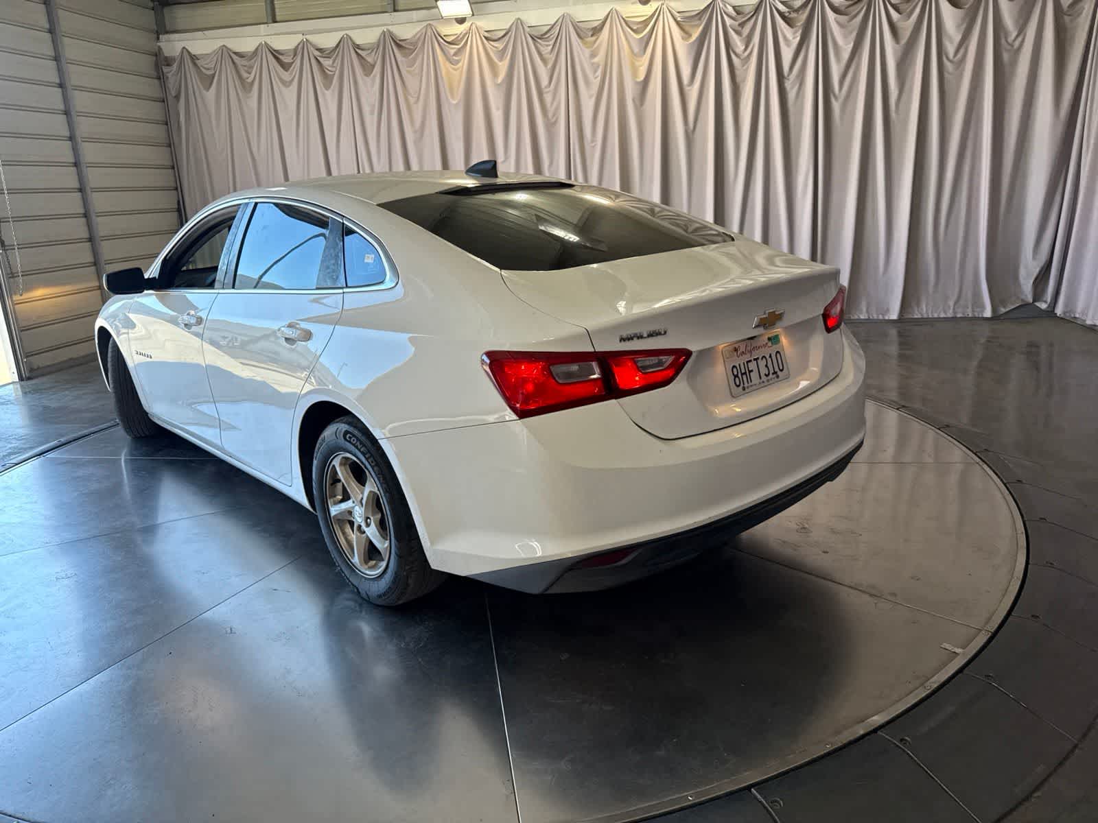 Thumbnail: 2018 Chevrolet Malibu - 6