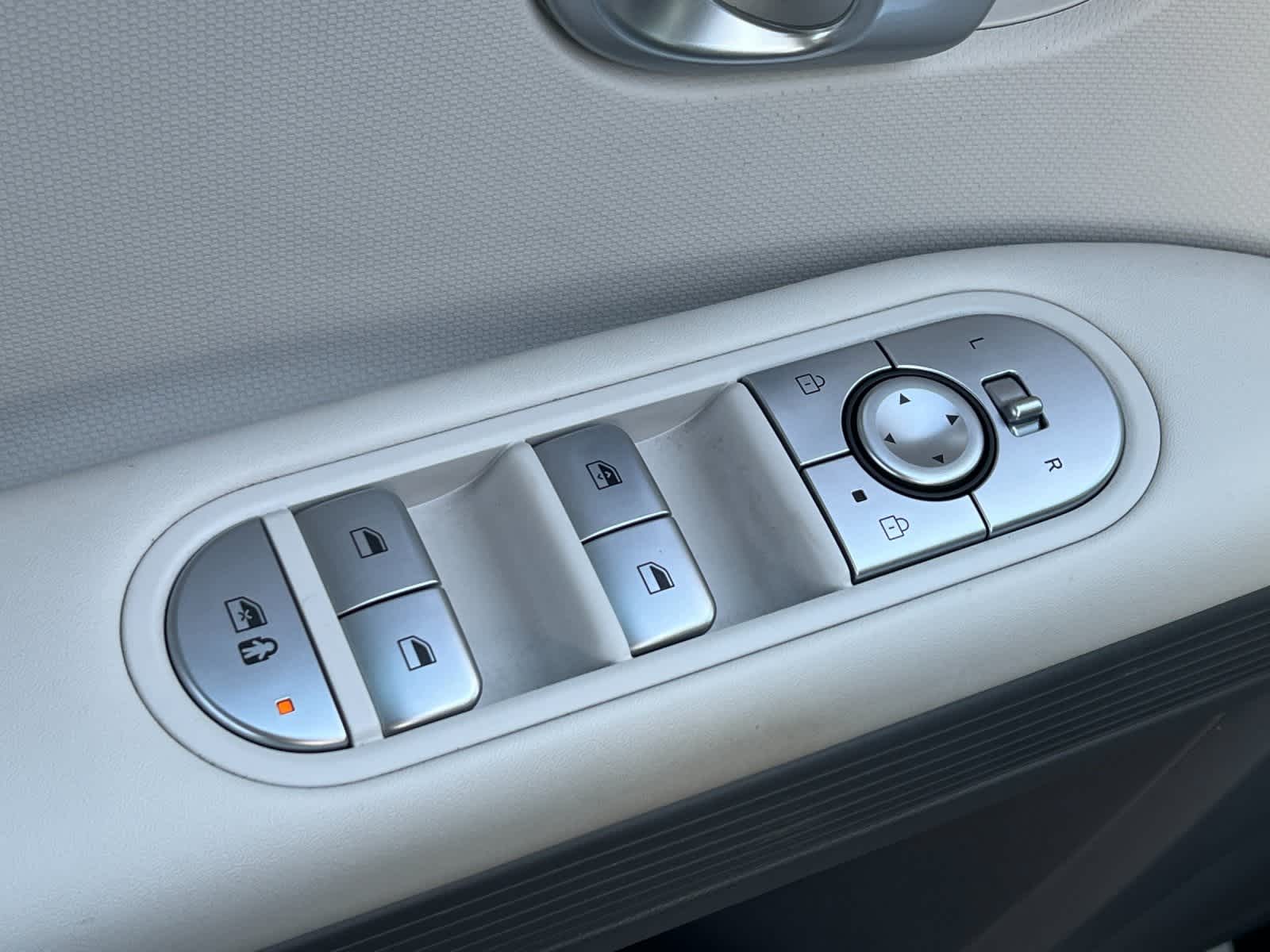 Thumbnail: 2023 Hyundai Ioniq 5 - 13