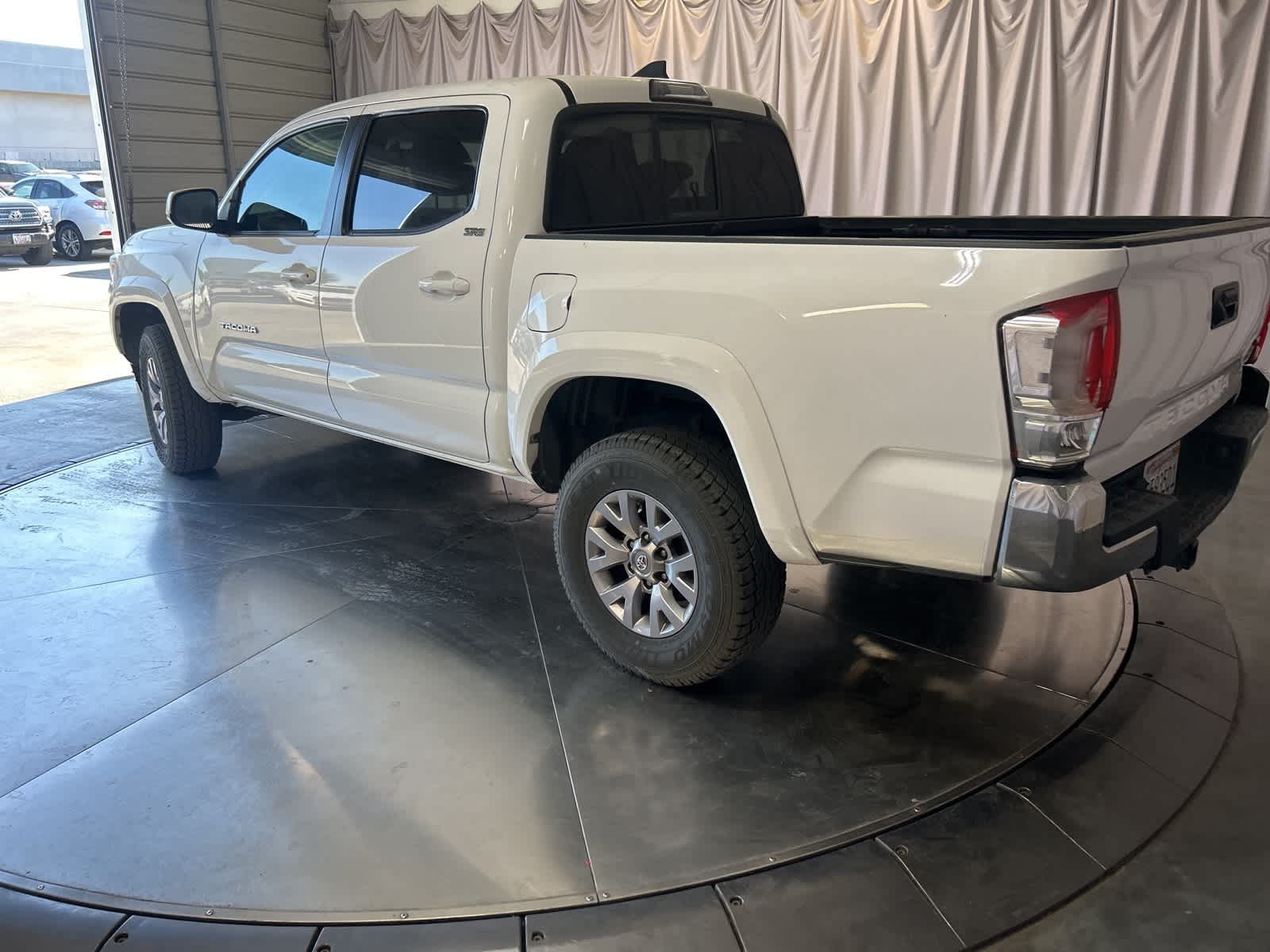 Thumbnail: 2017 Toyota Tacoma - 15