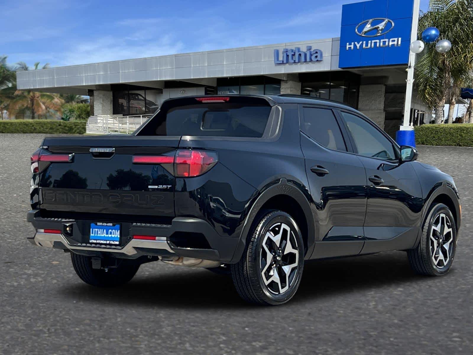 2024 Hyundai Santa Cruz Limited photo 2