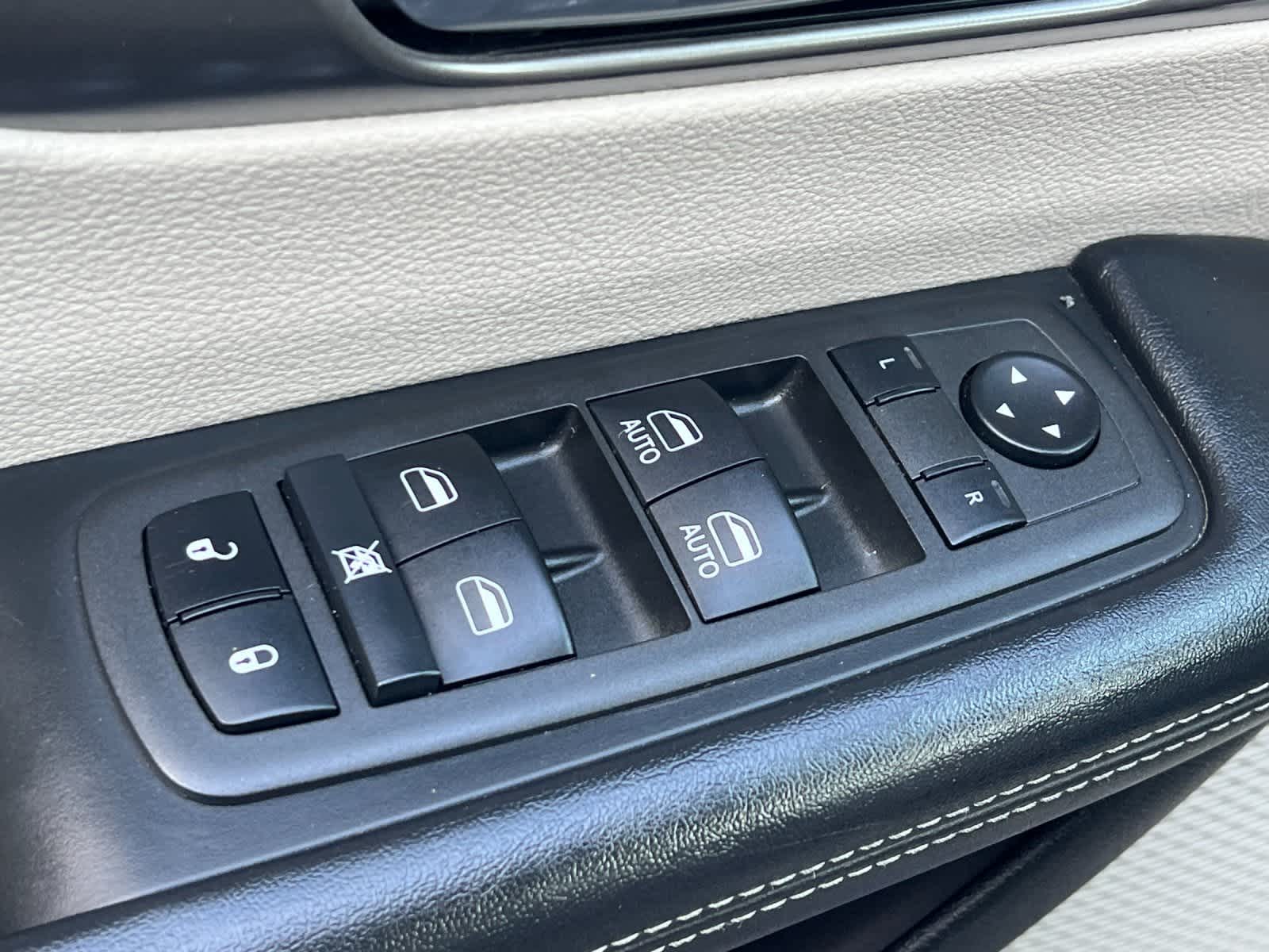 Thumbnail: 2021 Chrysler Pacifica - 13