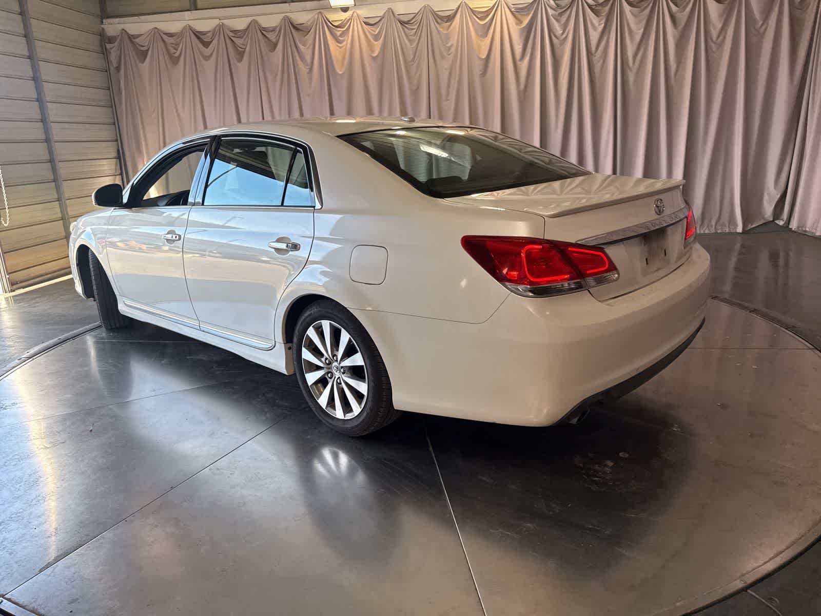 2011 Toyota Avalon Limited photo 6