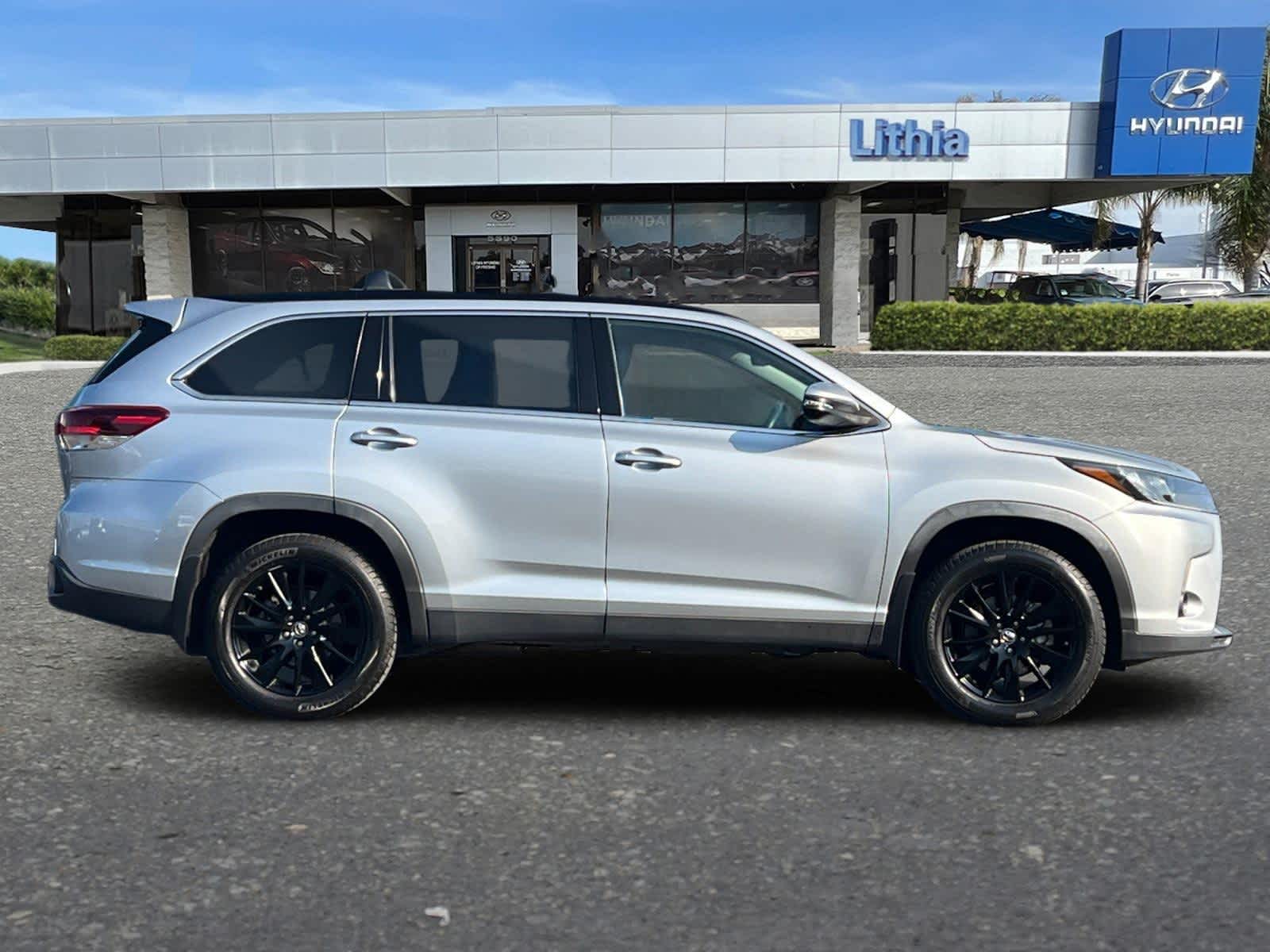 Thumbnail: 2019 Toyota Highlander - 8