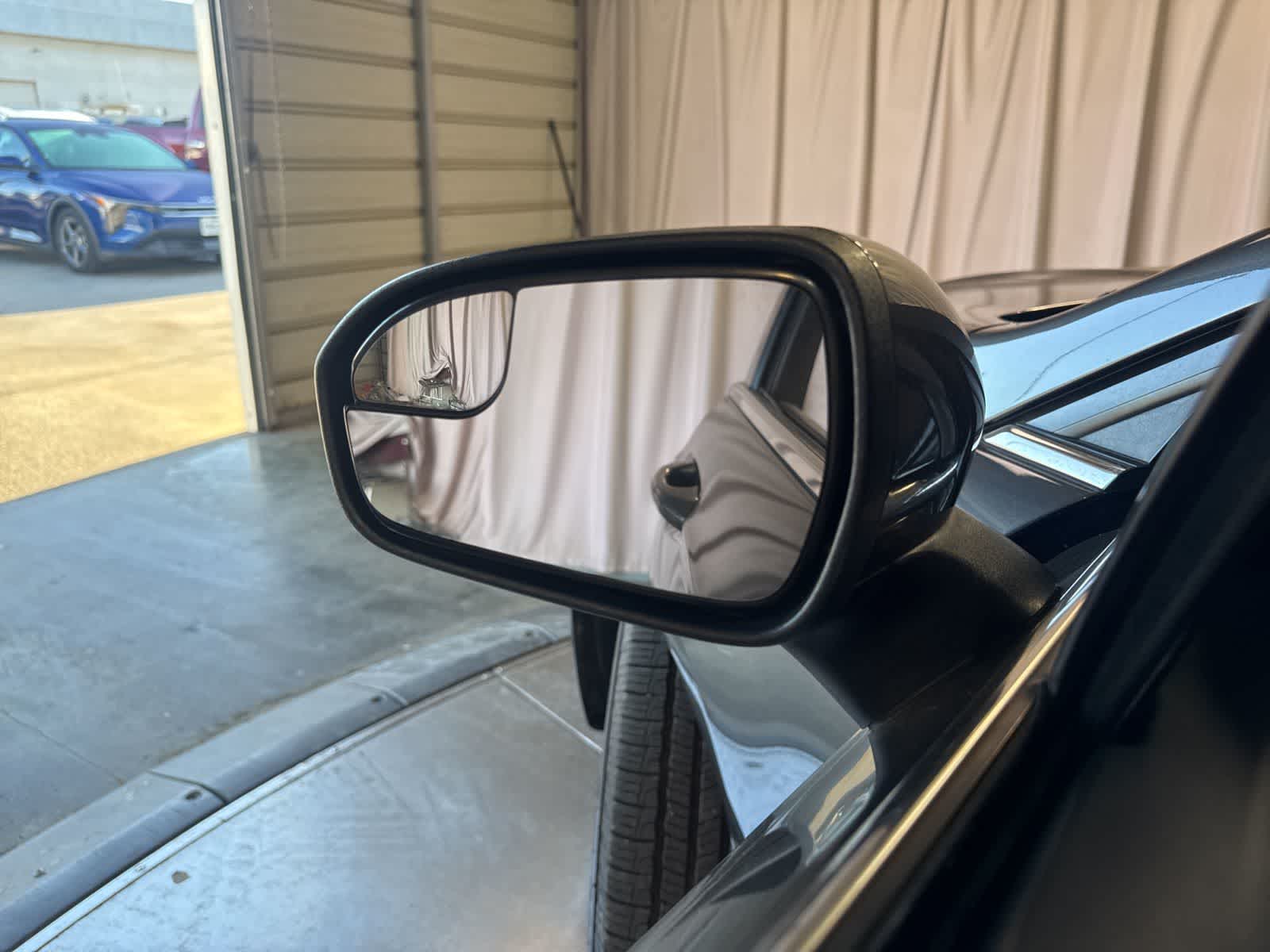 Thumbnail: 2017 Ford Fusion - 17