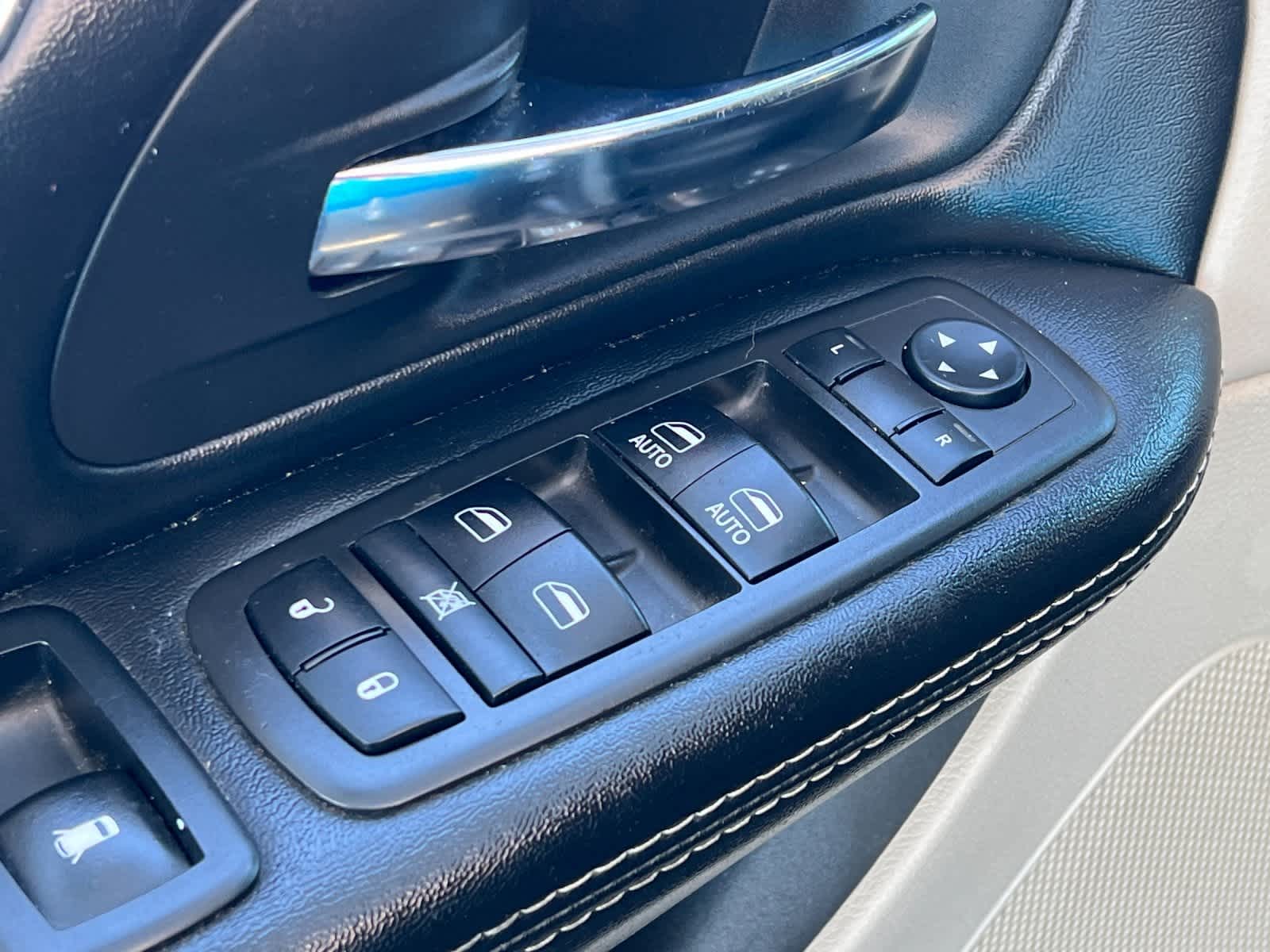Thumbnail: 2019 Dodge Grand Caravan - 12