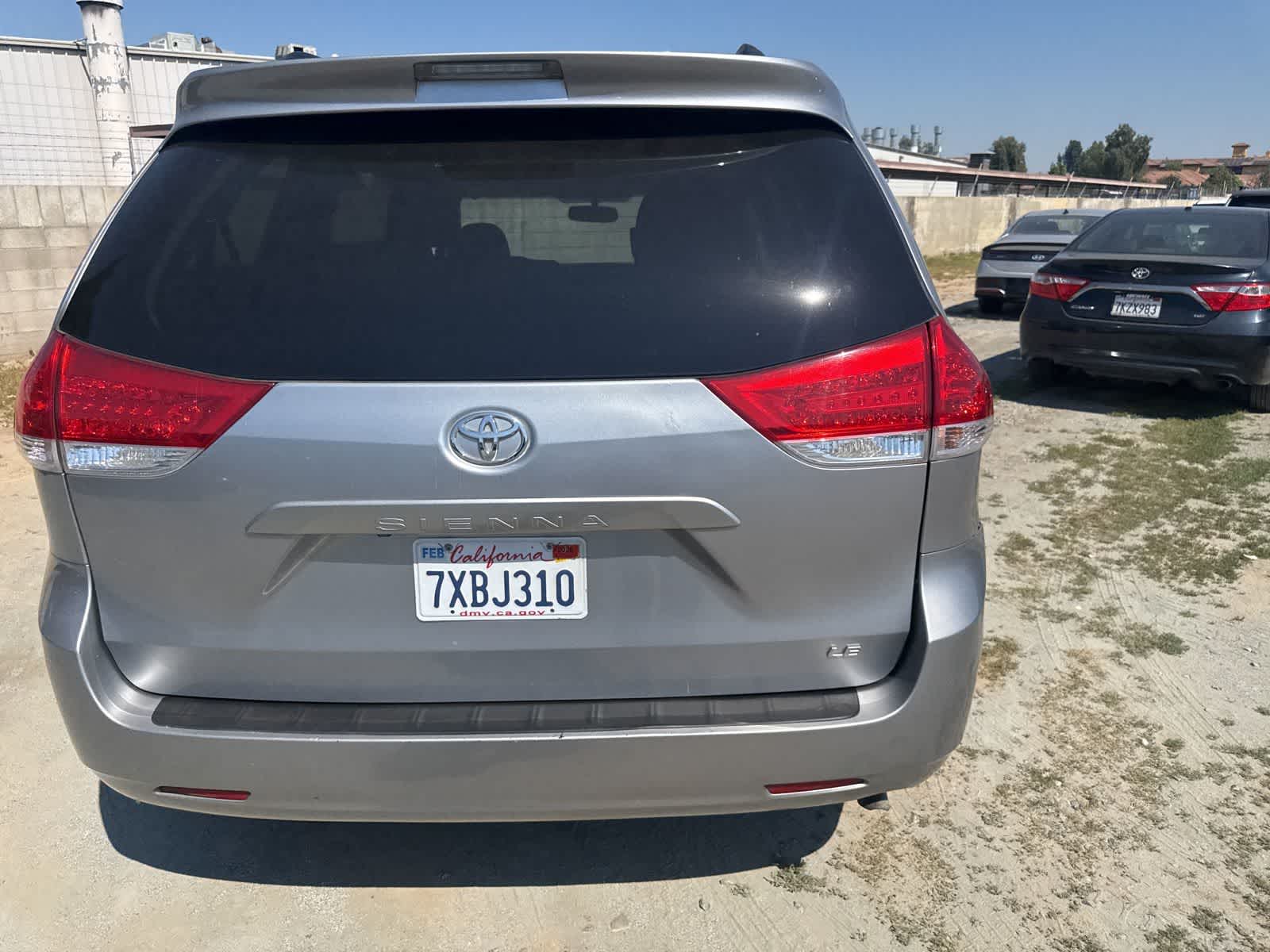 Thumbnail: 2012 Toyota Sienna - 6