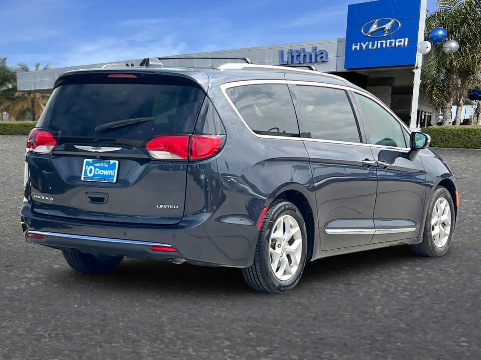 Thumbnail: 2020 Chrysler Pacifica - 3