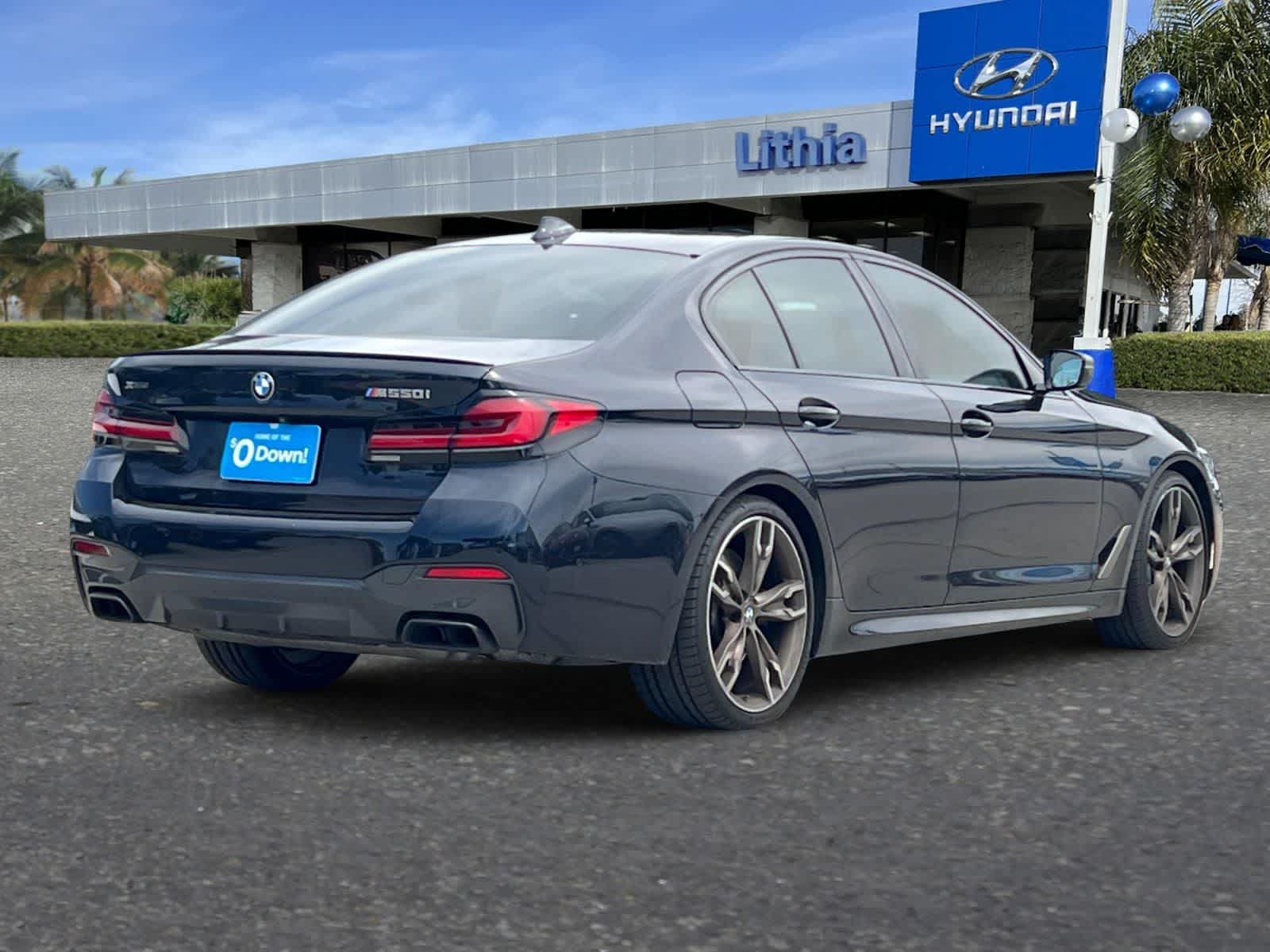 2022 BMW M550i xDrive photo 2