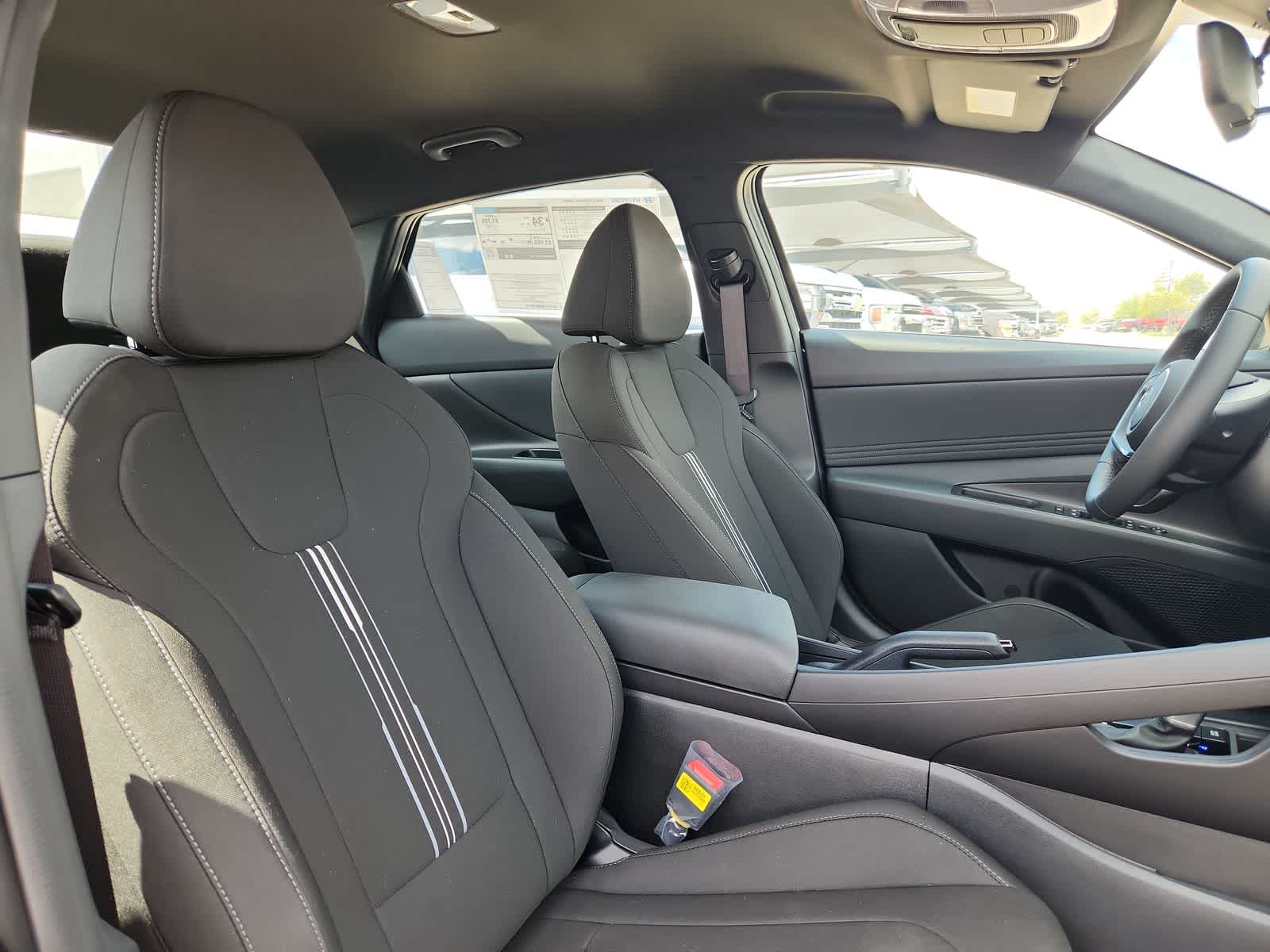 Thumbnail: 2025 Hyundai Elantra - 18