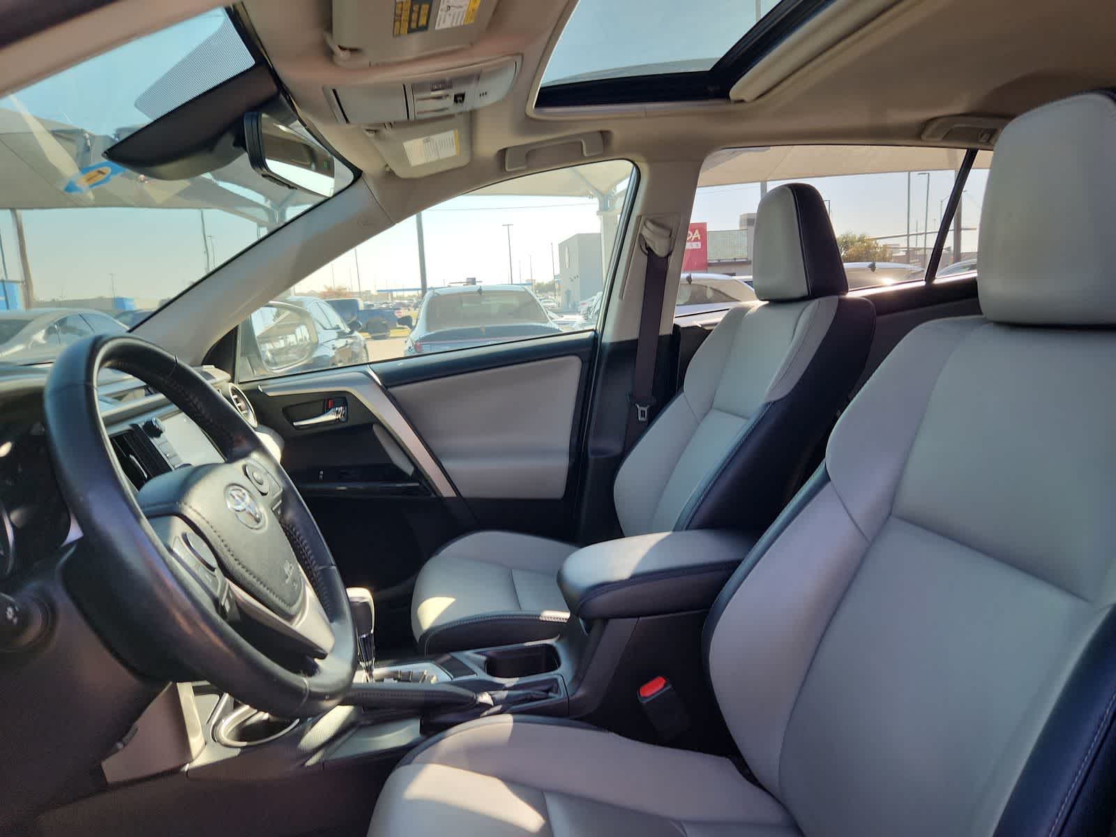 Thumbnail: 2018 Toyota RAV4 - 15