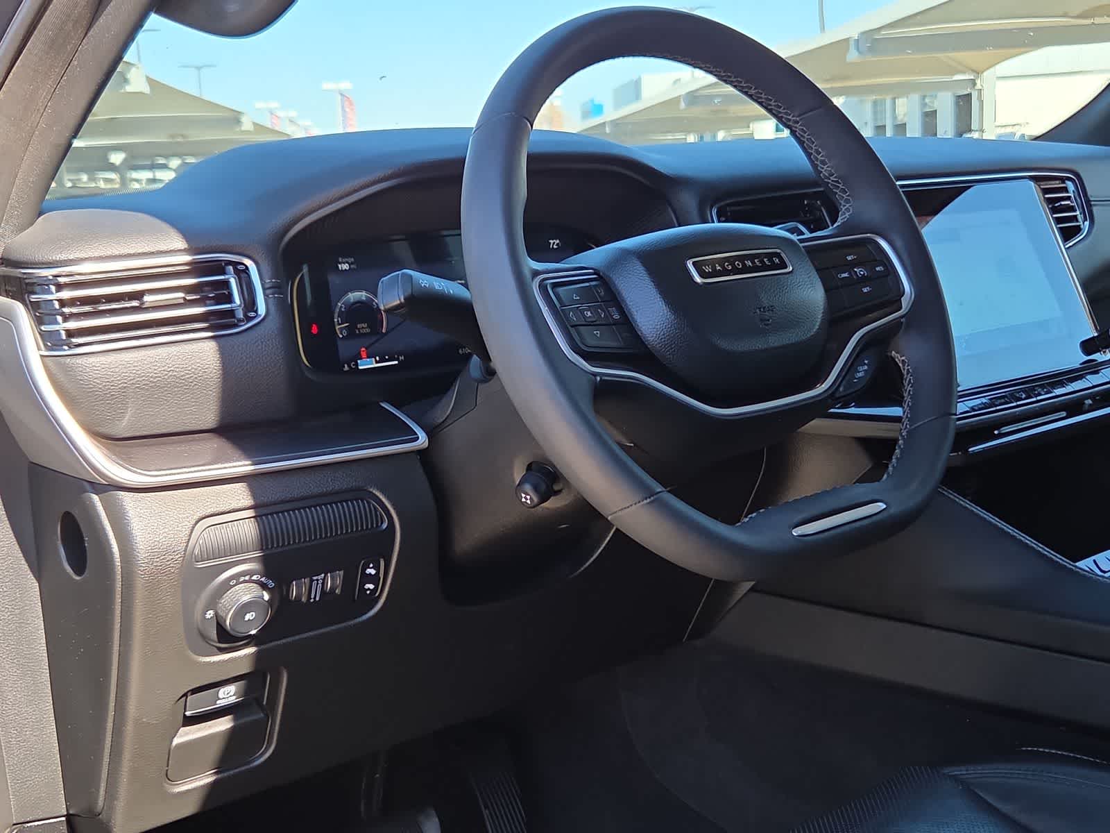 Thumbnail: 2022 Jeep Wagoneer - 10