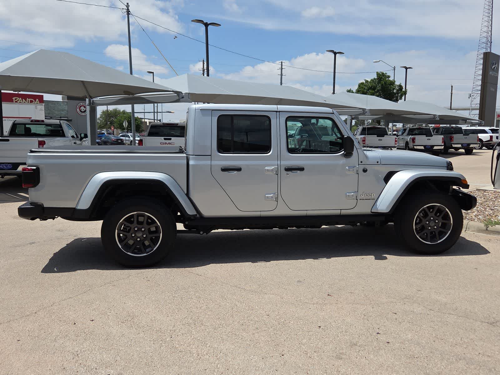 Thumbnail: 2023 Jeep Gladiator - 9