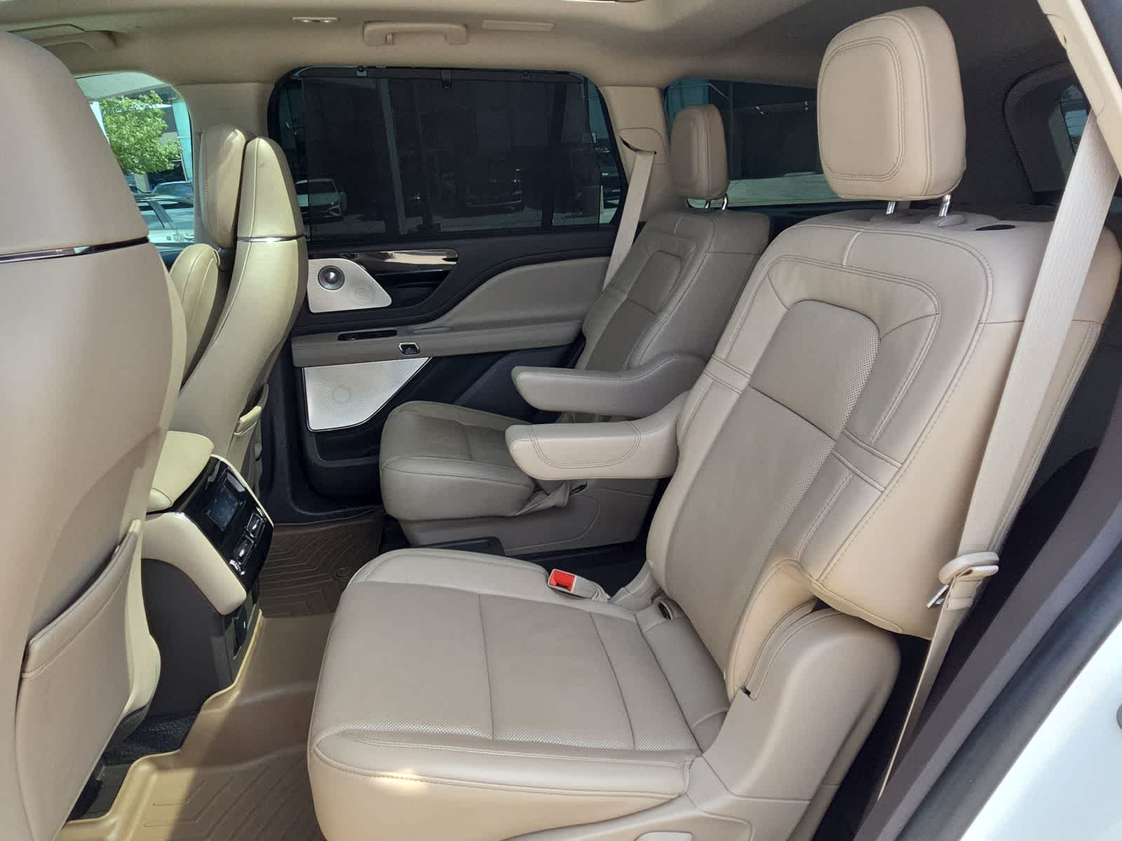 Thumbnail: 2022 Lincoln Aviator - 20