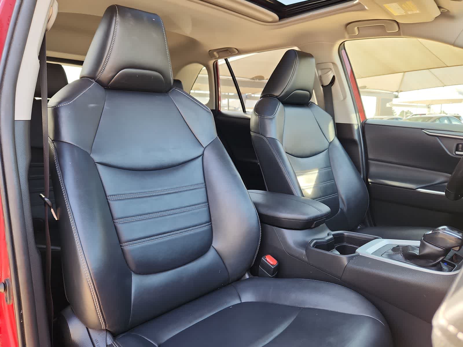 Thumbnail: 2020 Toyota RAV4 - 18