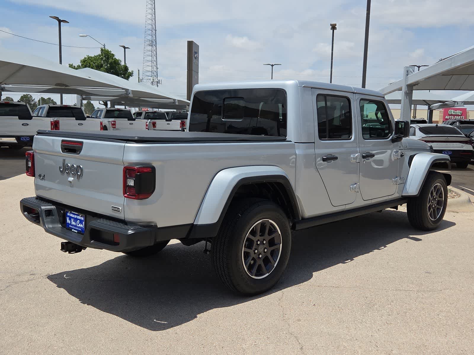 Thumbnail: 2023 Jeep Gladiator - 8