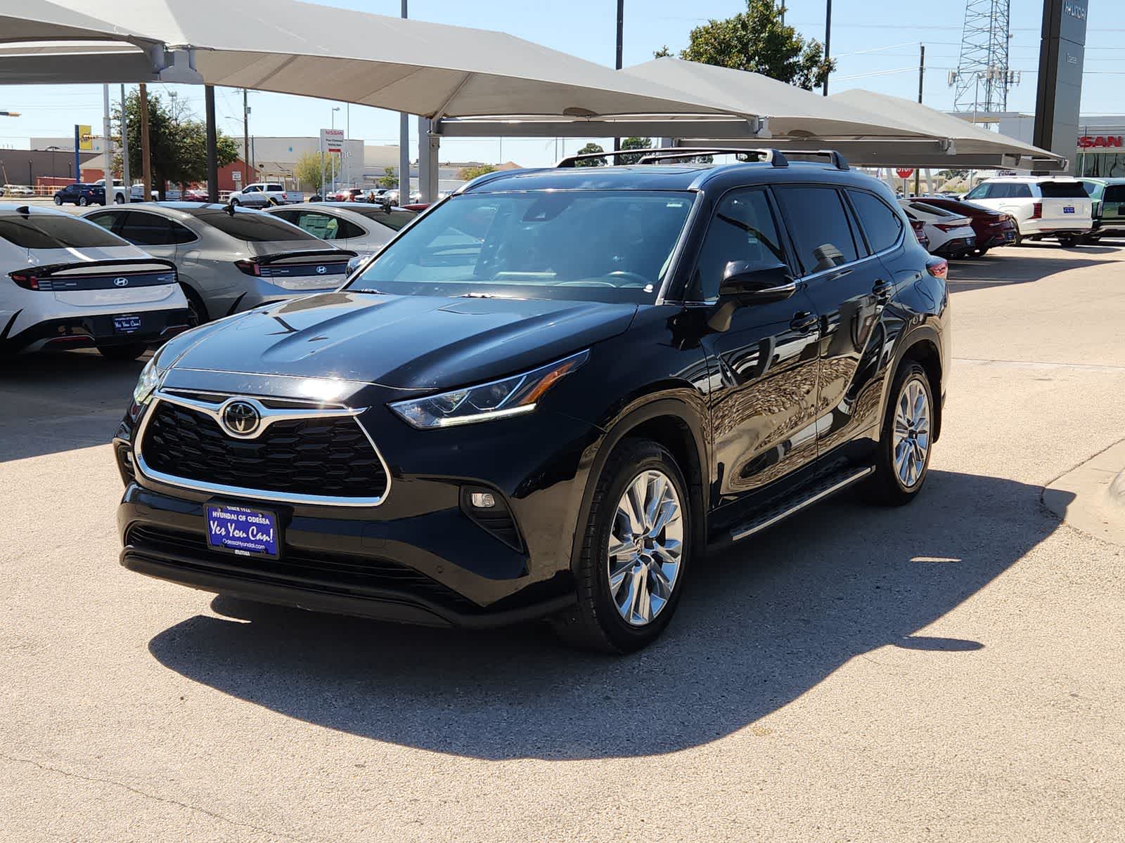 Thumbnail: 2022 Toyota Highlander - 4