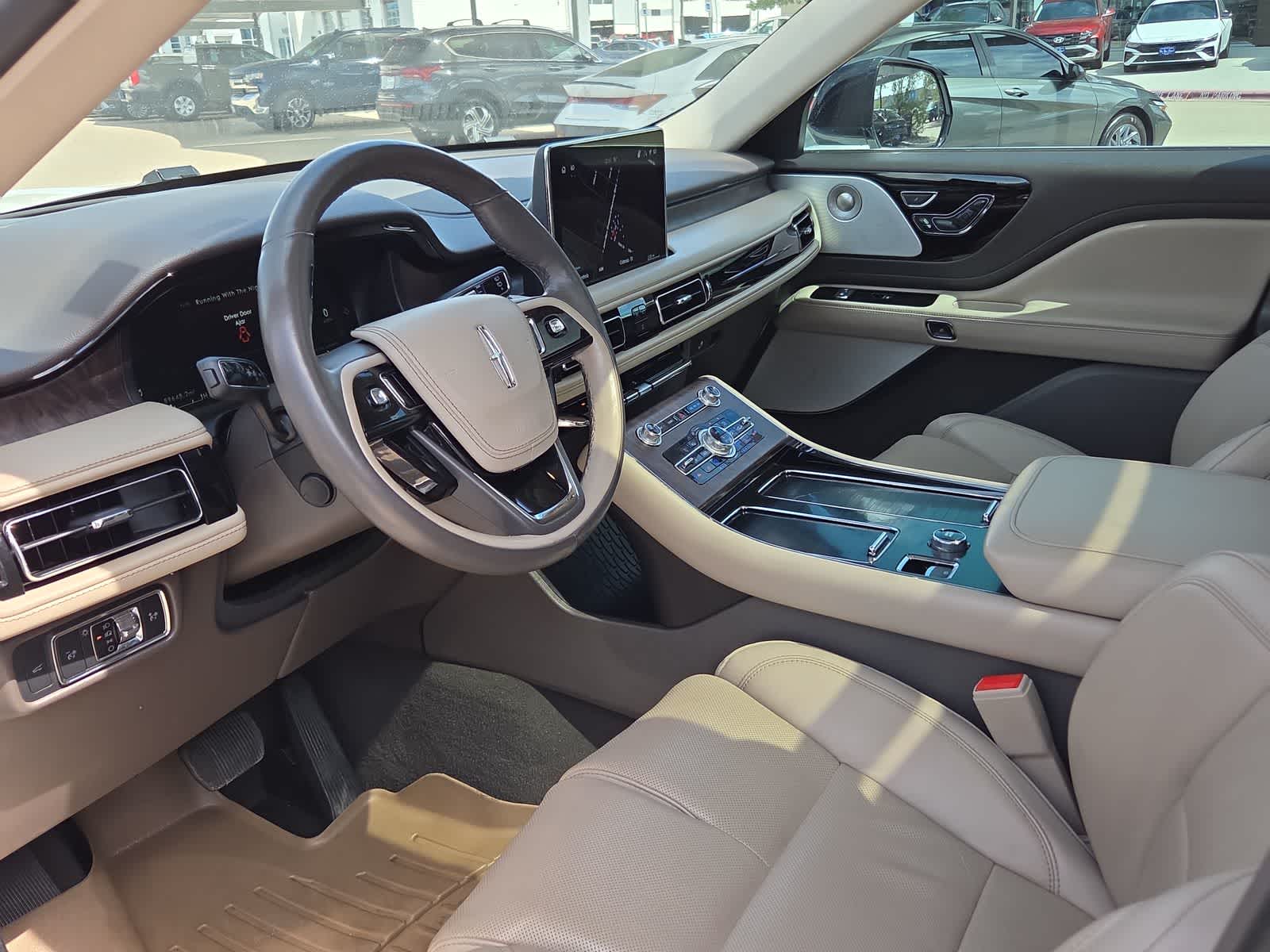 Thumbnail: 2022 Lincoln Aviator - 10