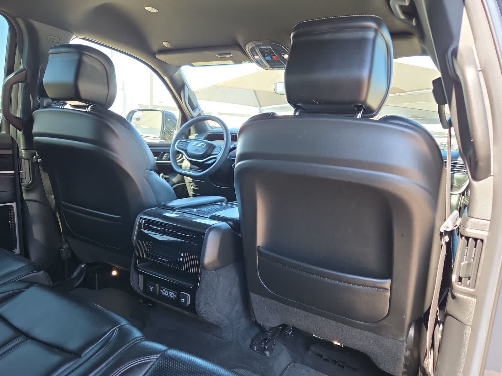 Thumbnail: 2022 Jeep Wagoneer - 16