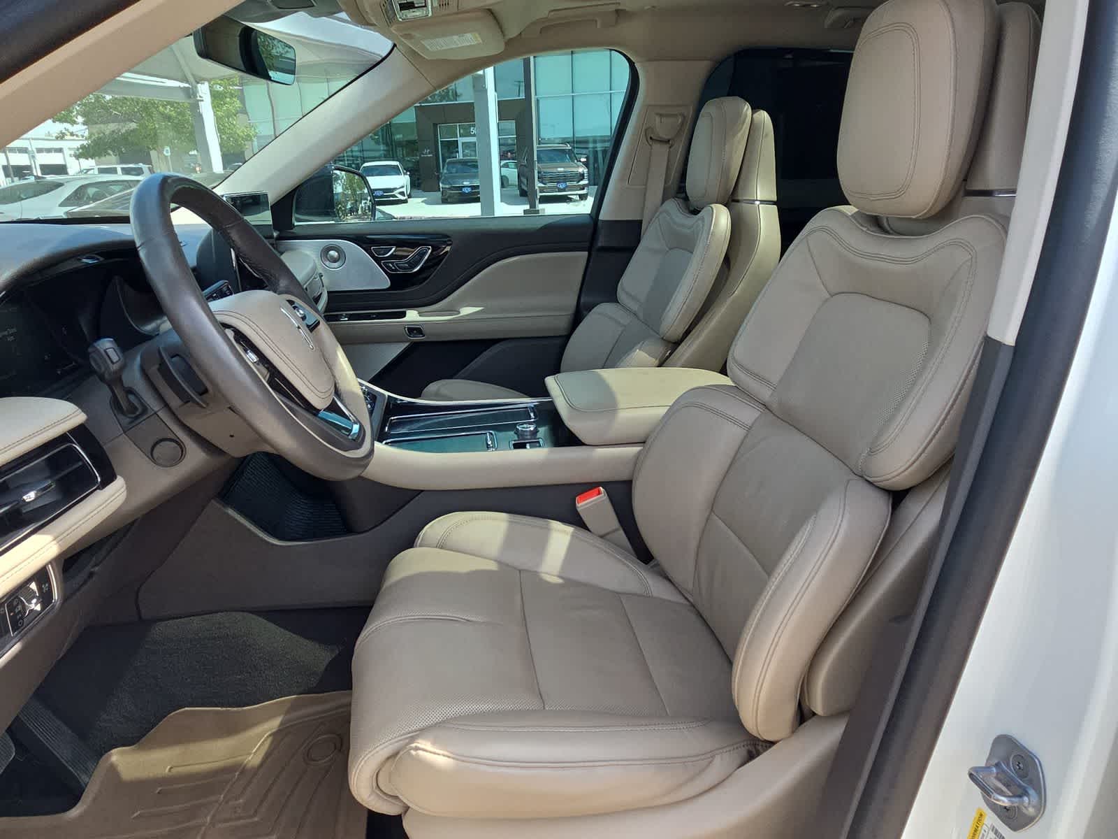 Thumbnail: 2022 Lincoln Aviator - 21