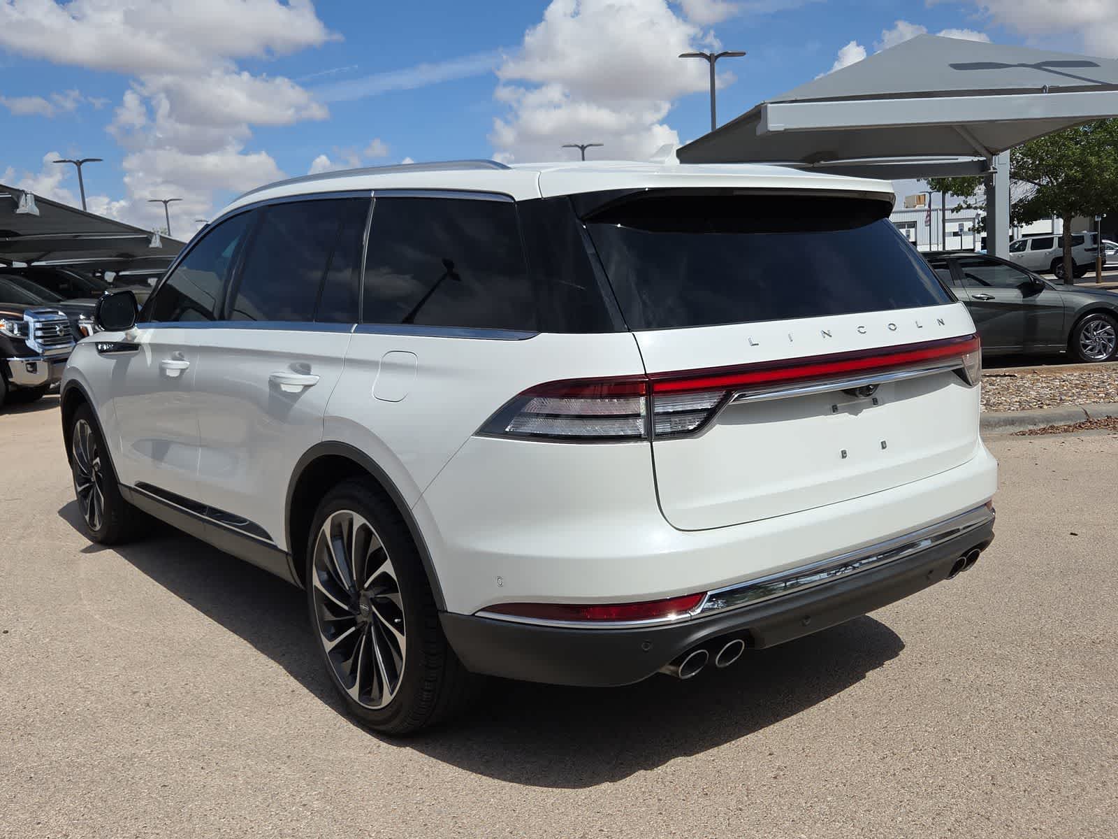 Thumbnail: 2022 Lincoln Aviator - 12