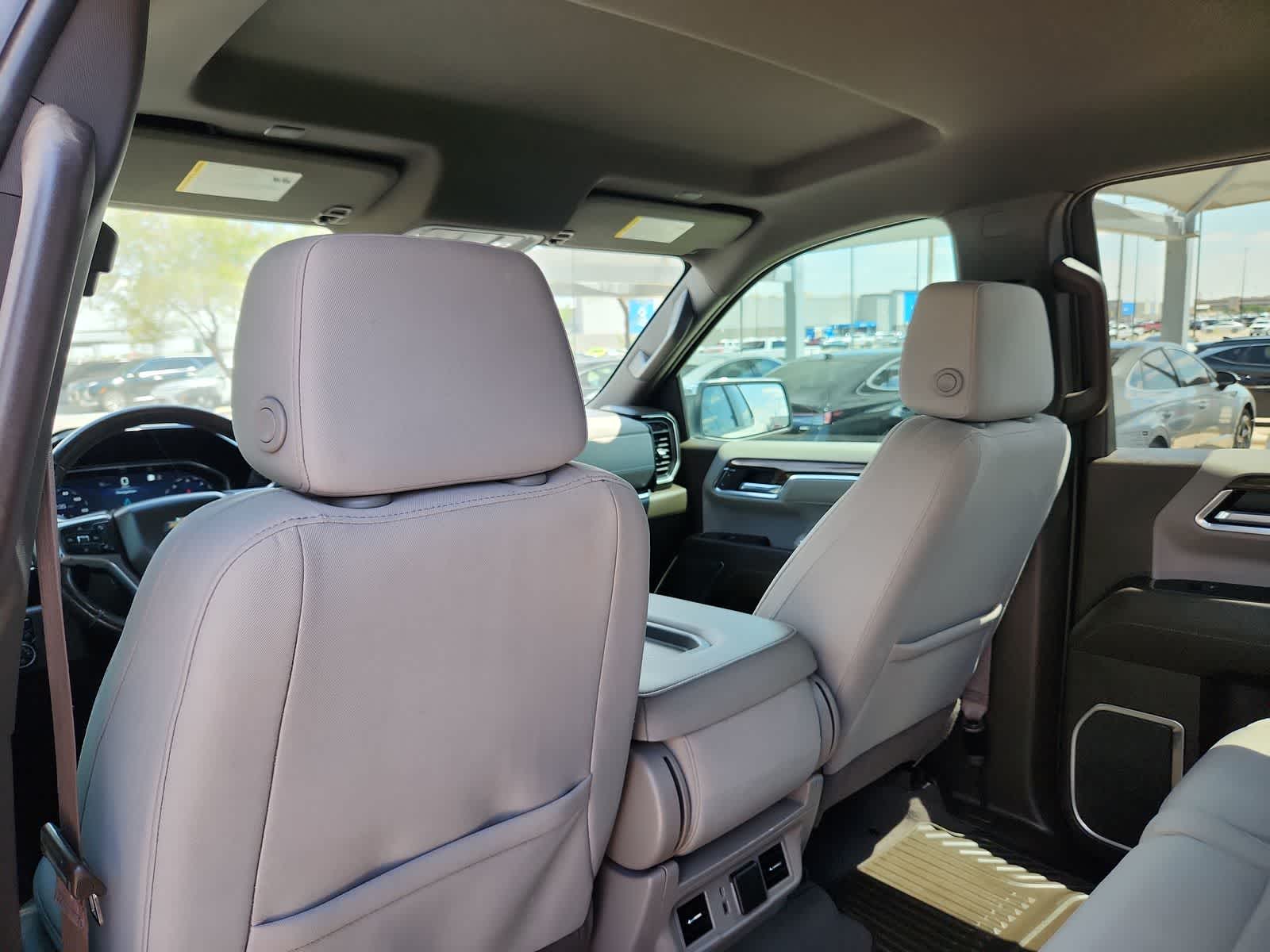 Thumbnail: 2022 Chevrolet Silverado 1500 - 16