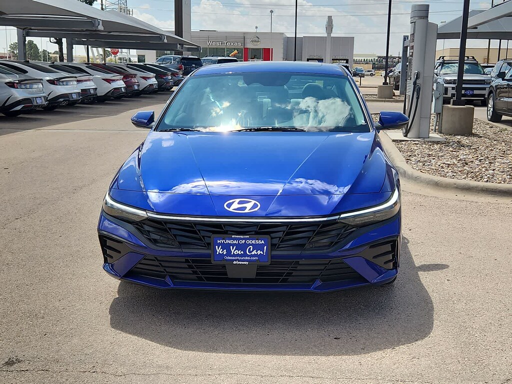 New 2025 Hyundai Elantra Limited Sedan