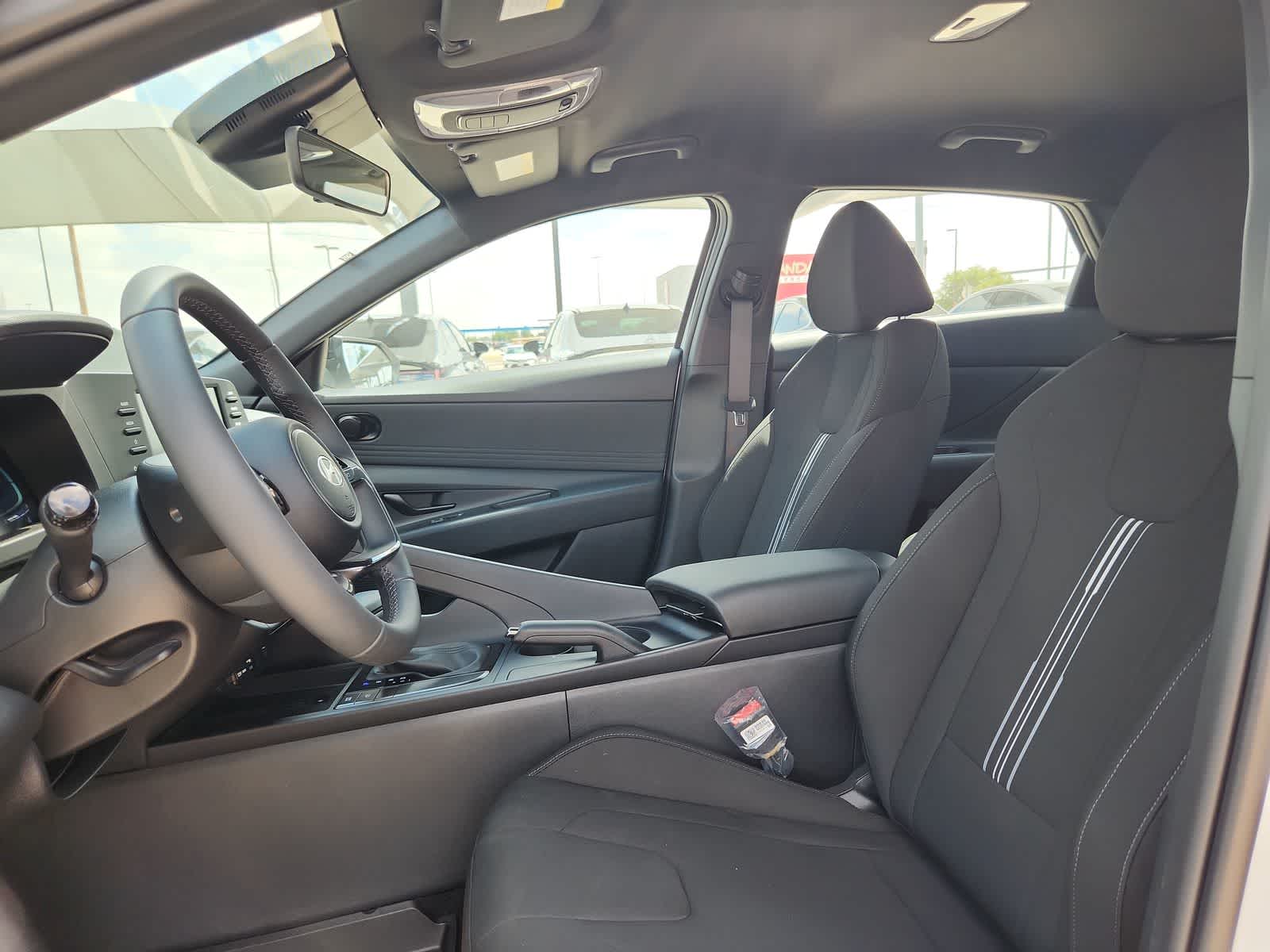 Thumbnail: 2025 Hyundai Elantra - 15