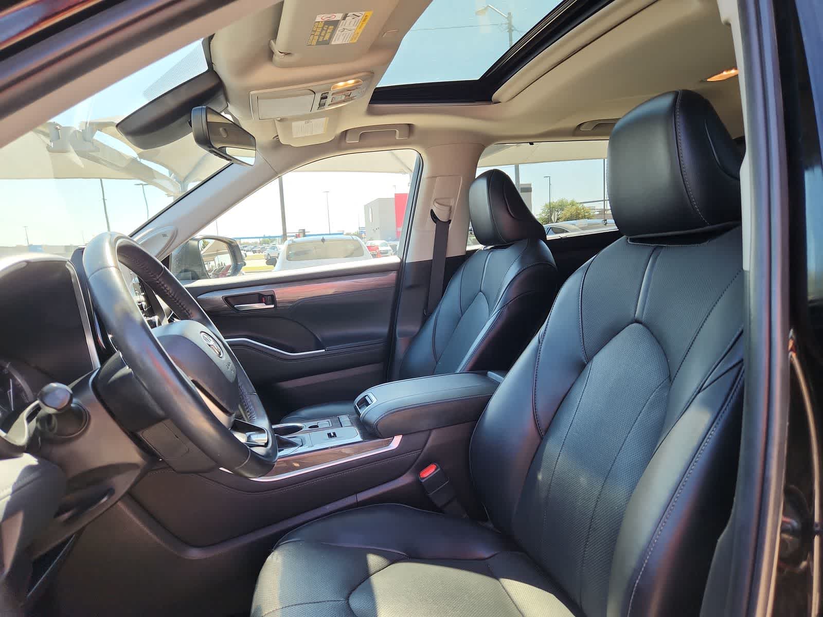 Thumbnail: 2022 Toyota Highlander - 14