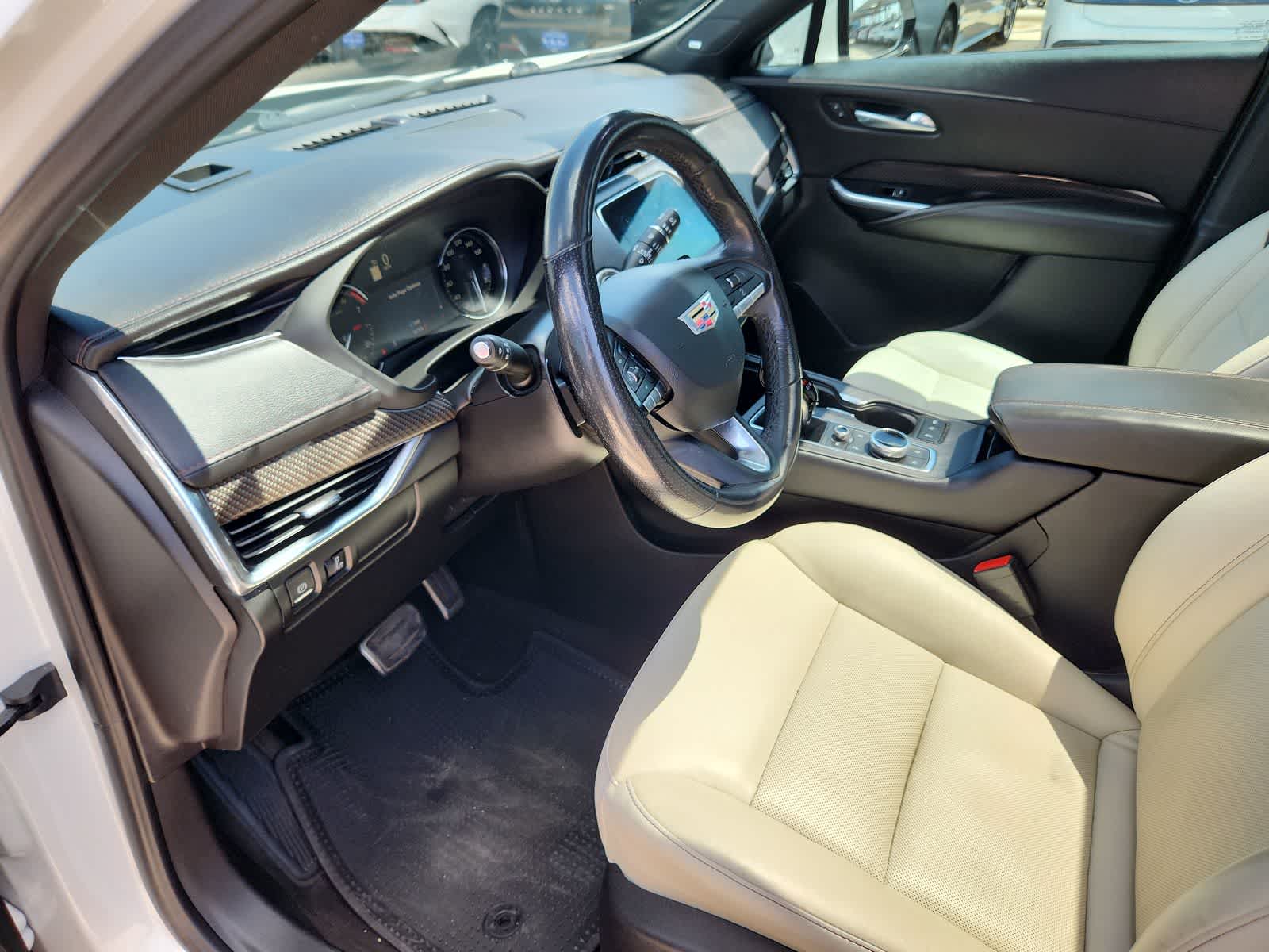 Thumbnail: 2021 Cadillac XT4 - 10