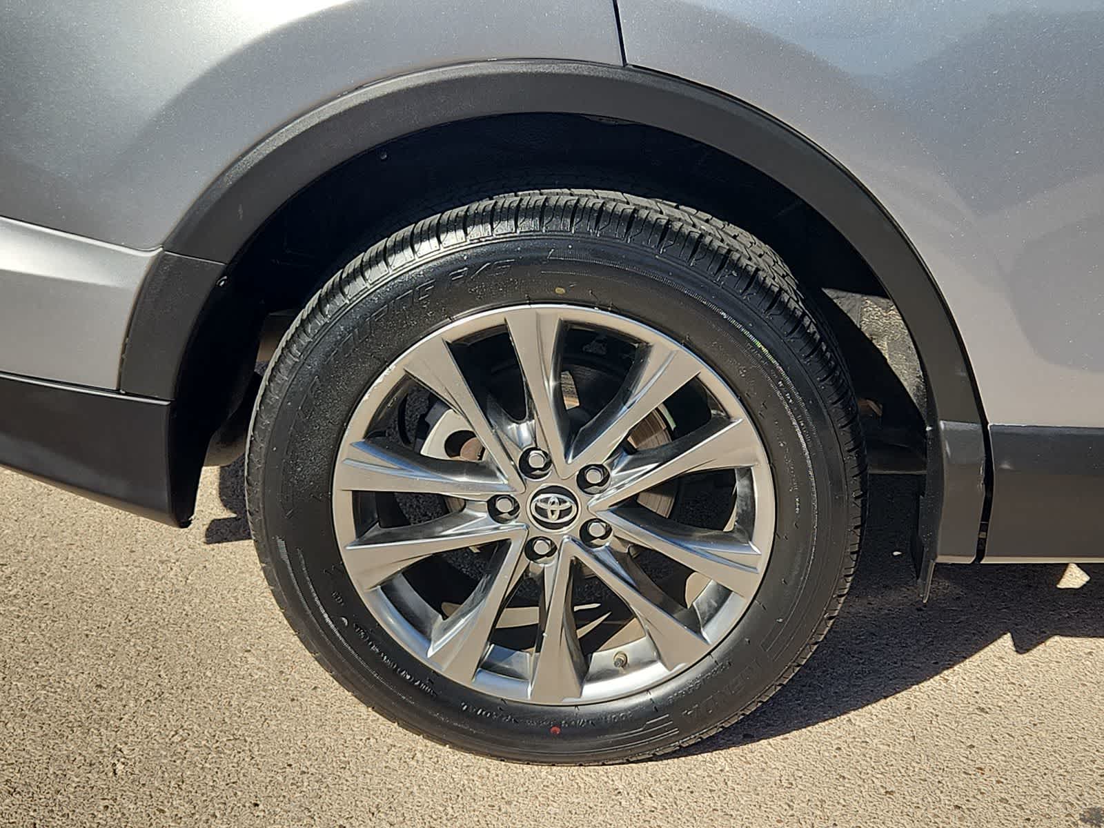 Thumbnail: 2018 Toyota RAV4 - 12