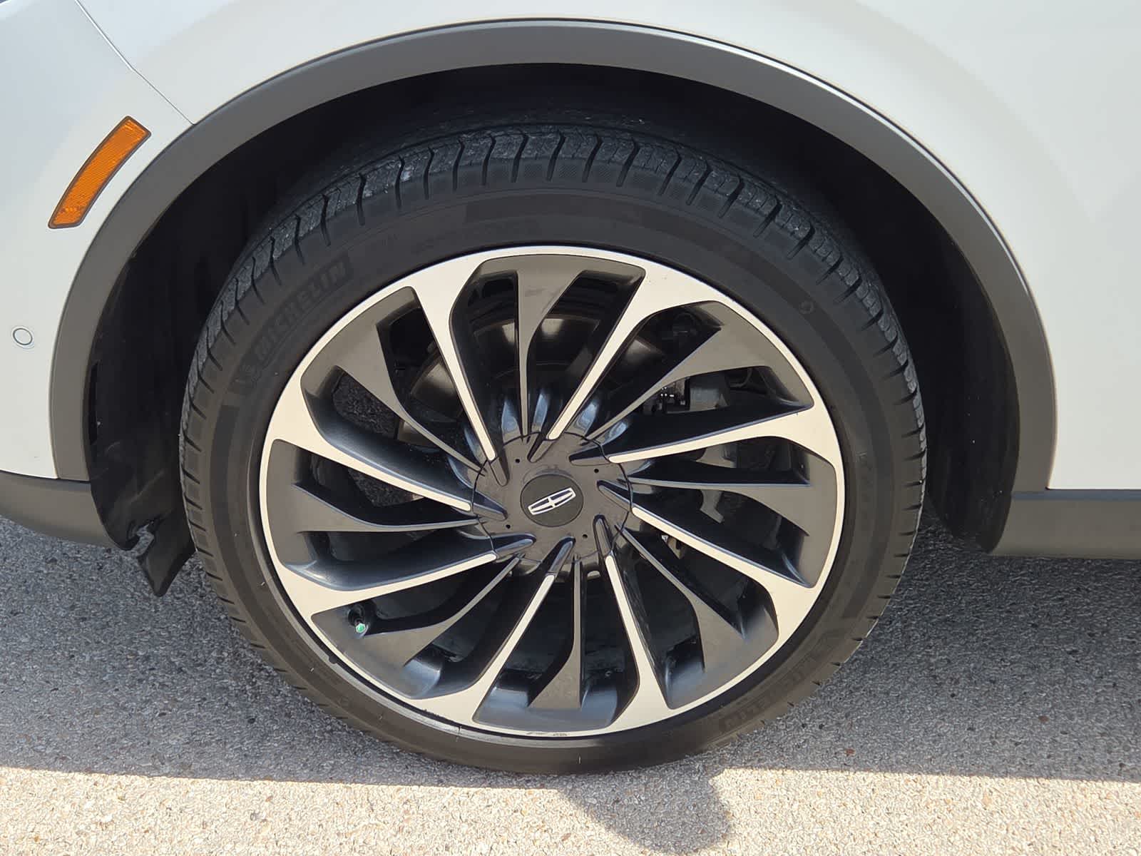 Thumbnail: 2022 Lincoln Aviator - 16