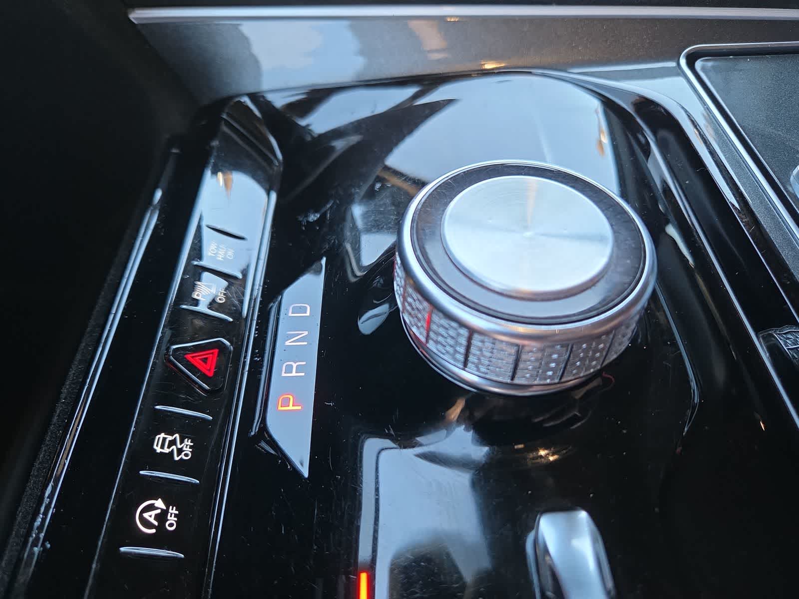 Thumbnail: 2022 Jeep Wagoneer - 21